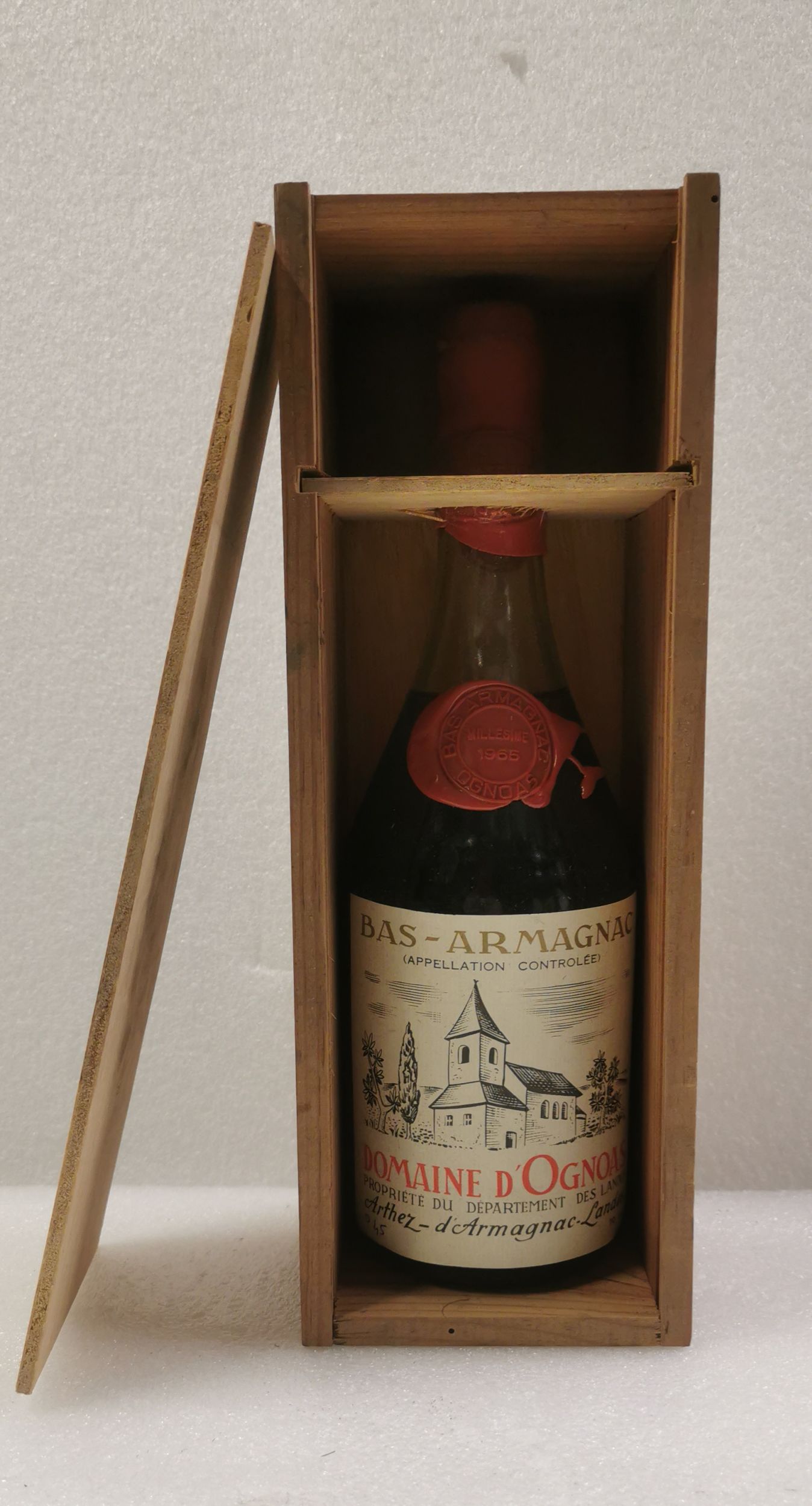 4 bouteilles :  | H&ocirc;tel Des Ventes de Monte-Carlo
