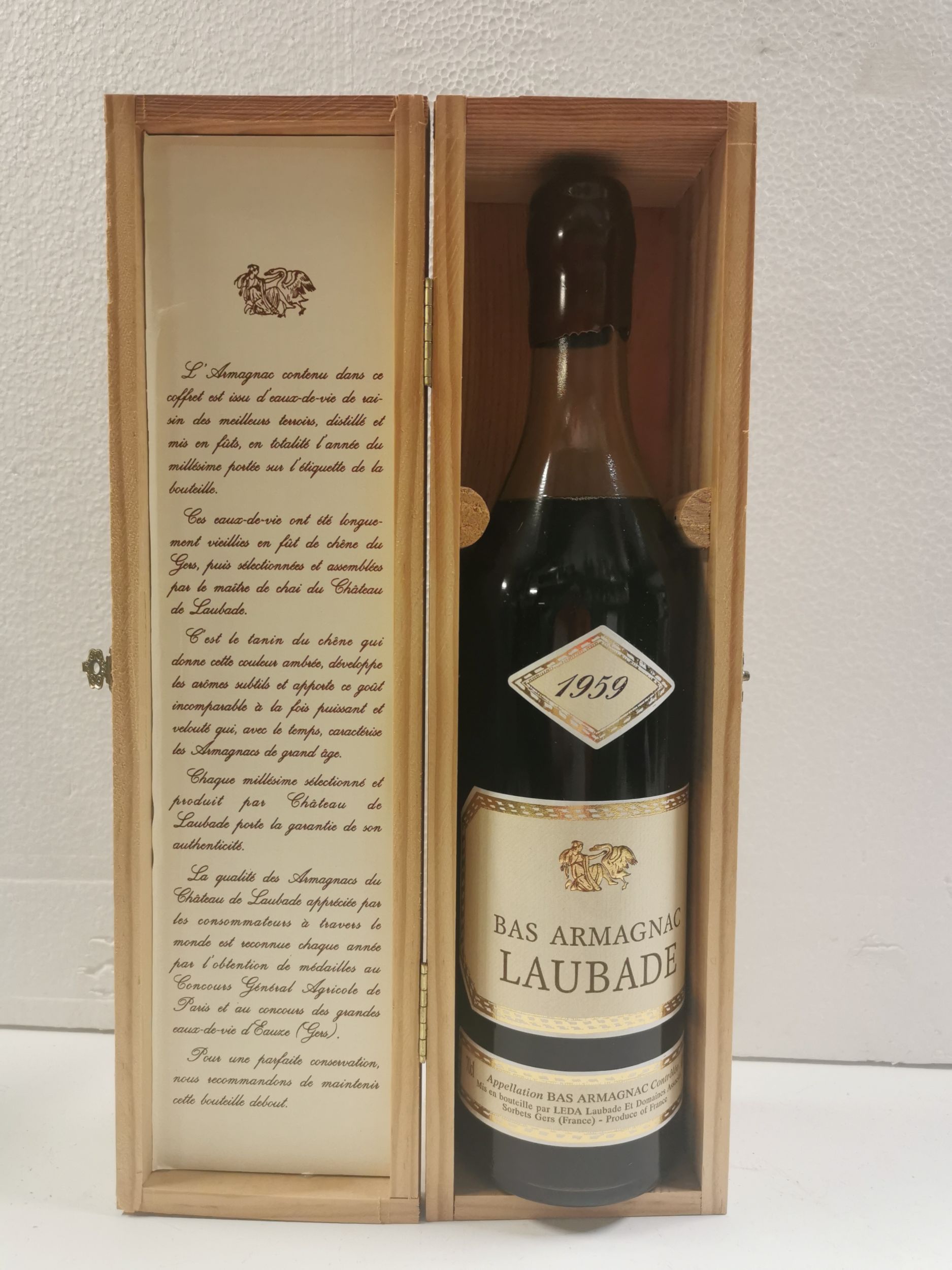 4 bouteilles :  | H&ocirc;tel Des Ventes de Monte-Carlo