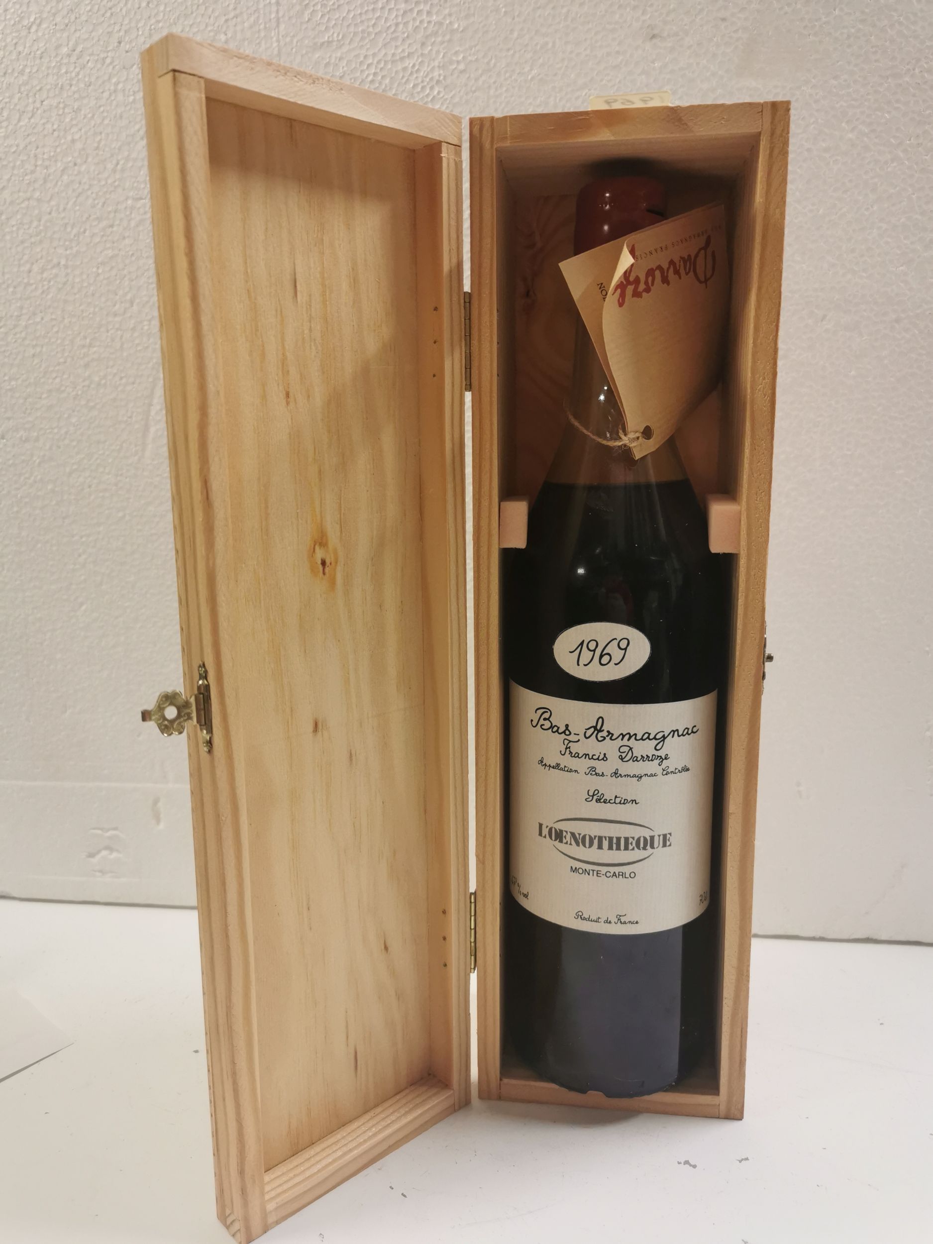 4 bouteilles :  | H&ocirc;tel Des Ventes de Monte-Carlo