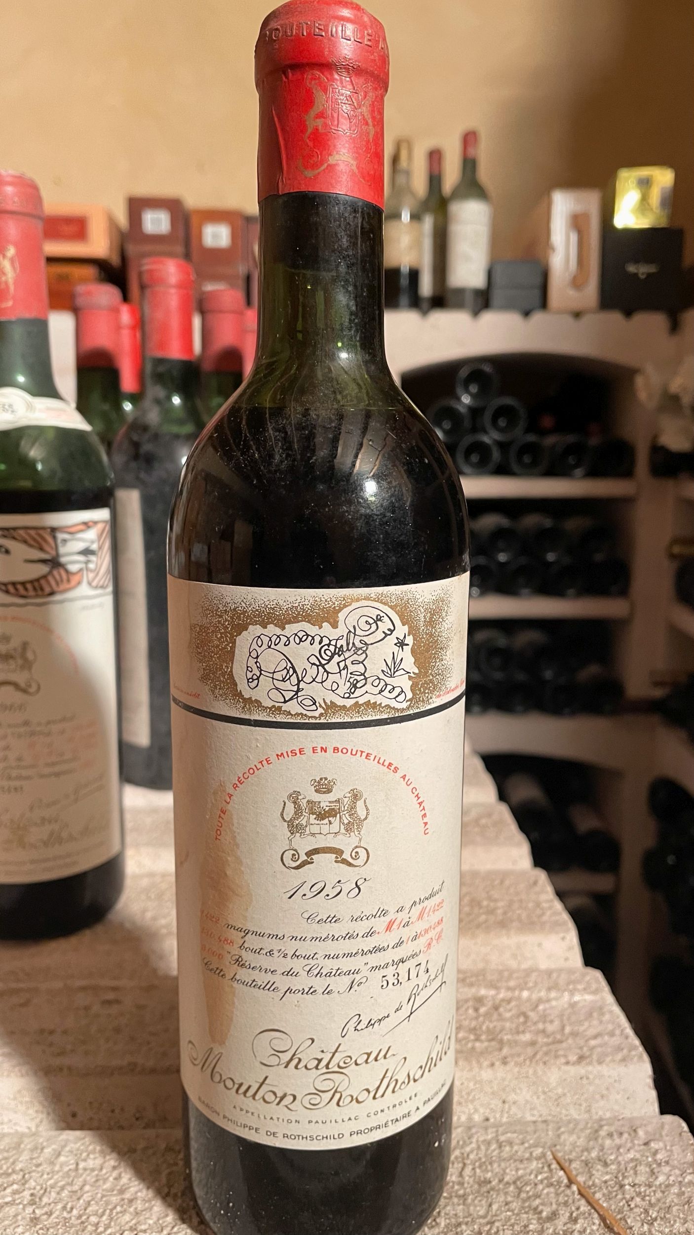 4 bouteilles :  | H&ocirc;tel Des Ventes de Monte-Carlo