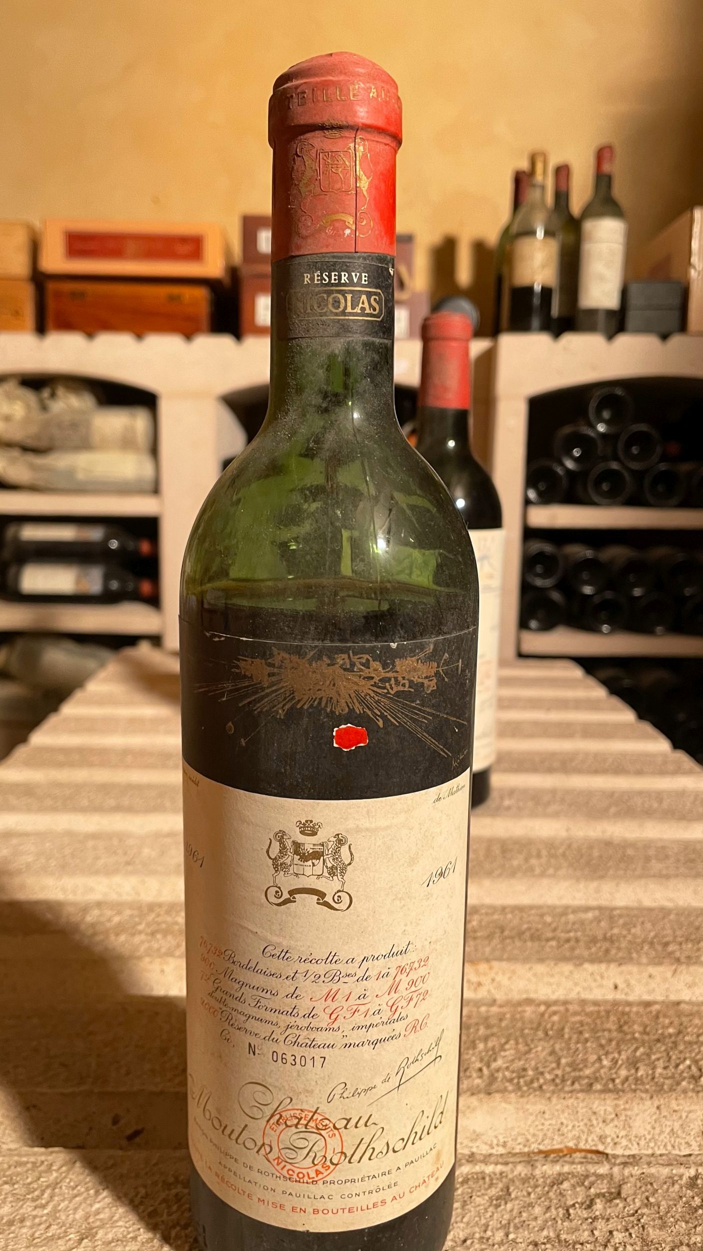 4 bouteilles :  | H&ocirc;tel Des Ventes de Monte-Carlo
