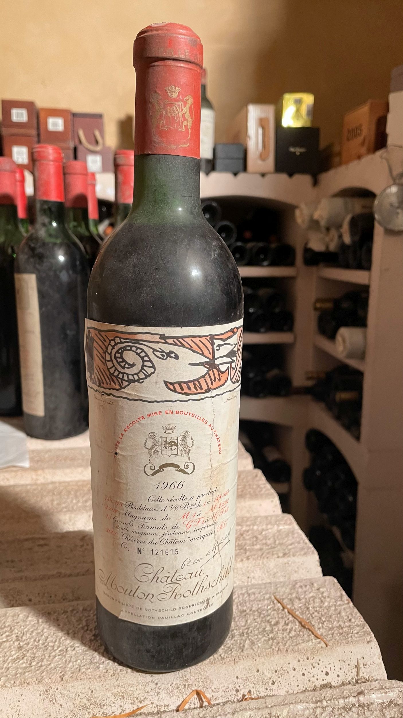 4 bouteilles :  | H&ocirc;tel Des Ventes de Monte-Carlo