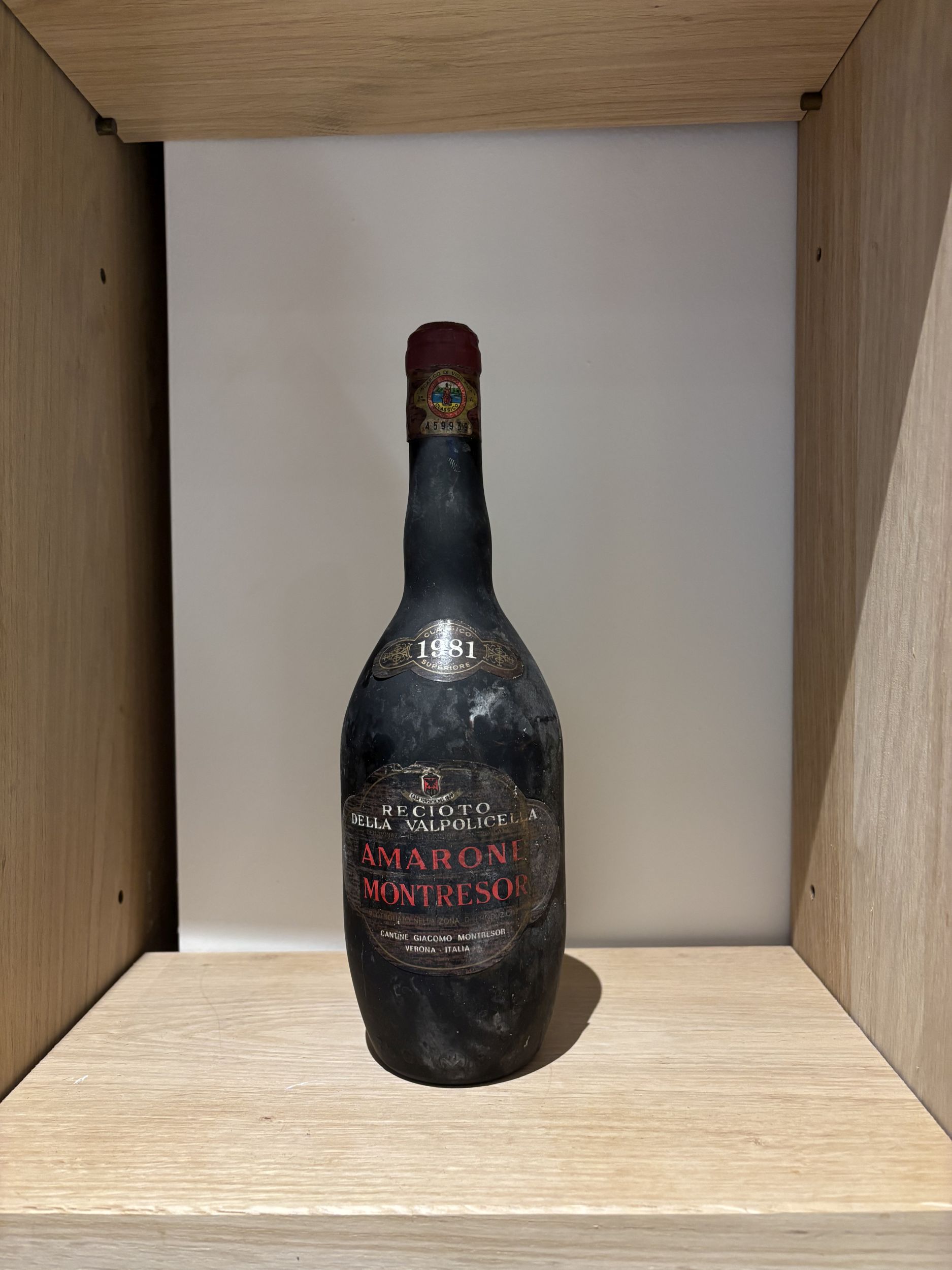 2 bouteilles BLANCS DIVERS :  | H&ocirc;tel Des Ventes de Monte-Carlo