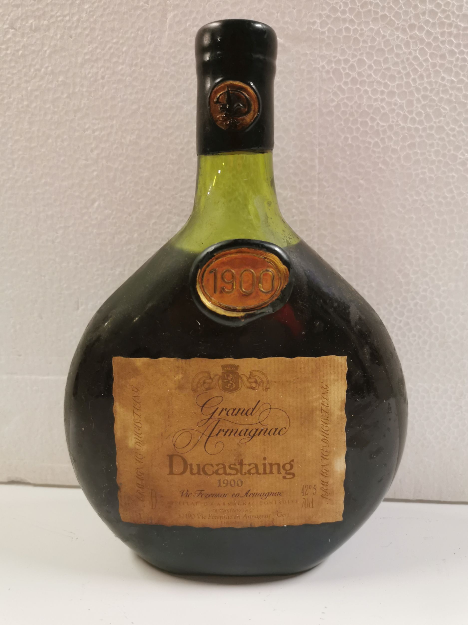 6 bouteilles CHAMPAGNE :  | H&ocirc;tel Des Ventes de Monte-Carlo