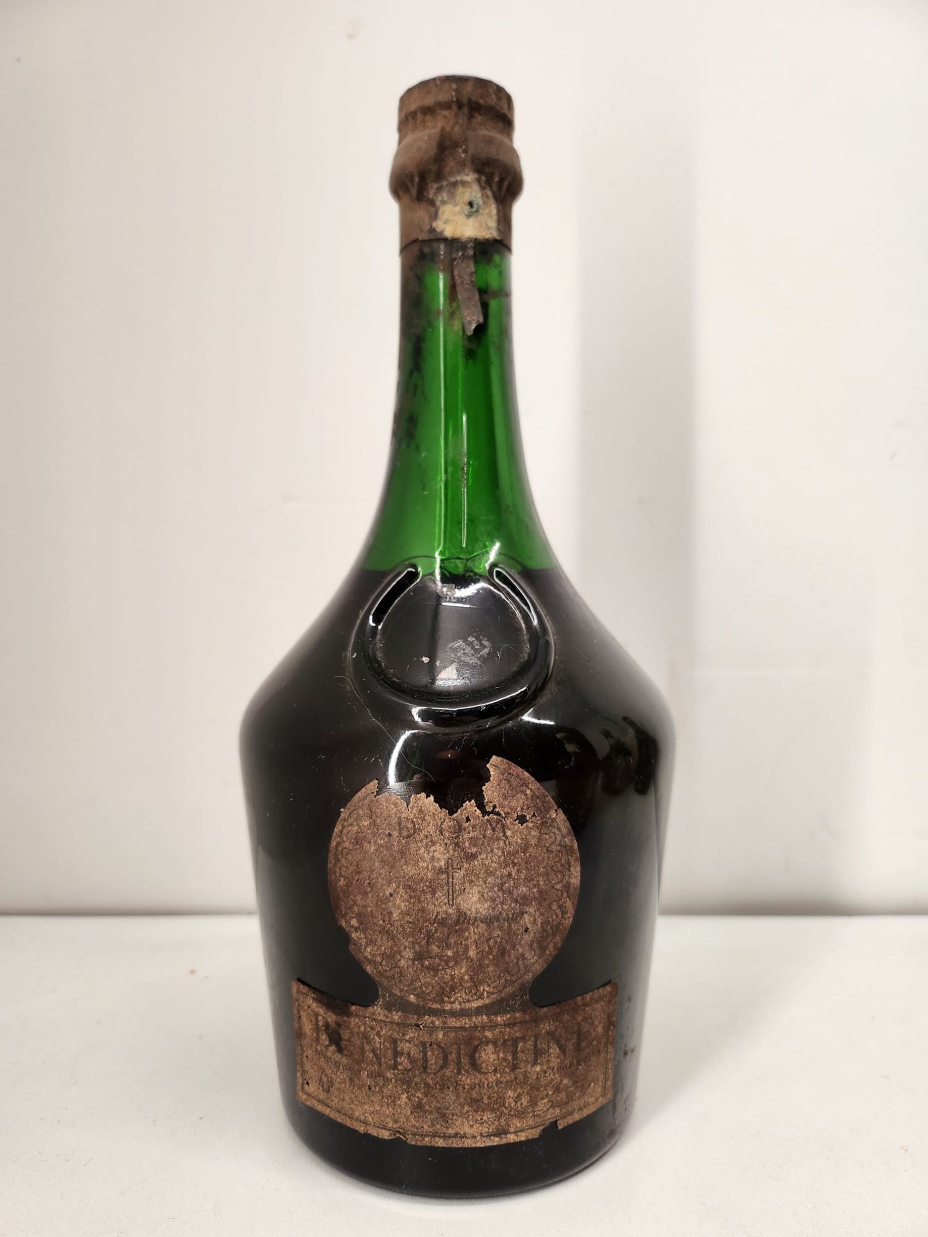 6 bouteilles CHAMPAGNE :  | H&ocirc;tel Des Ventes de Monte-Carlo