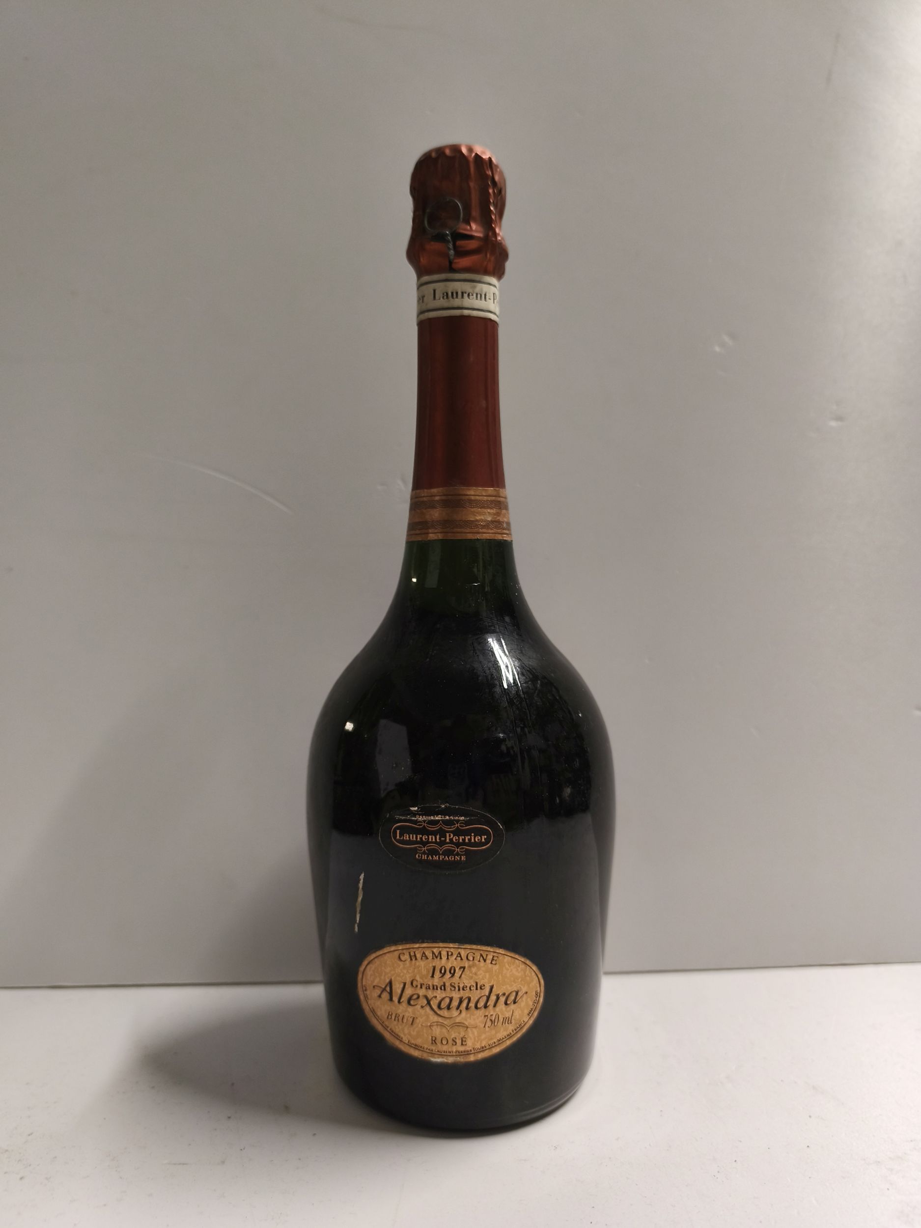 2 bouteilles BLANCS DIVERS :  | H&ocirc;tel Des Ventes de Monte-Carlo