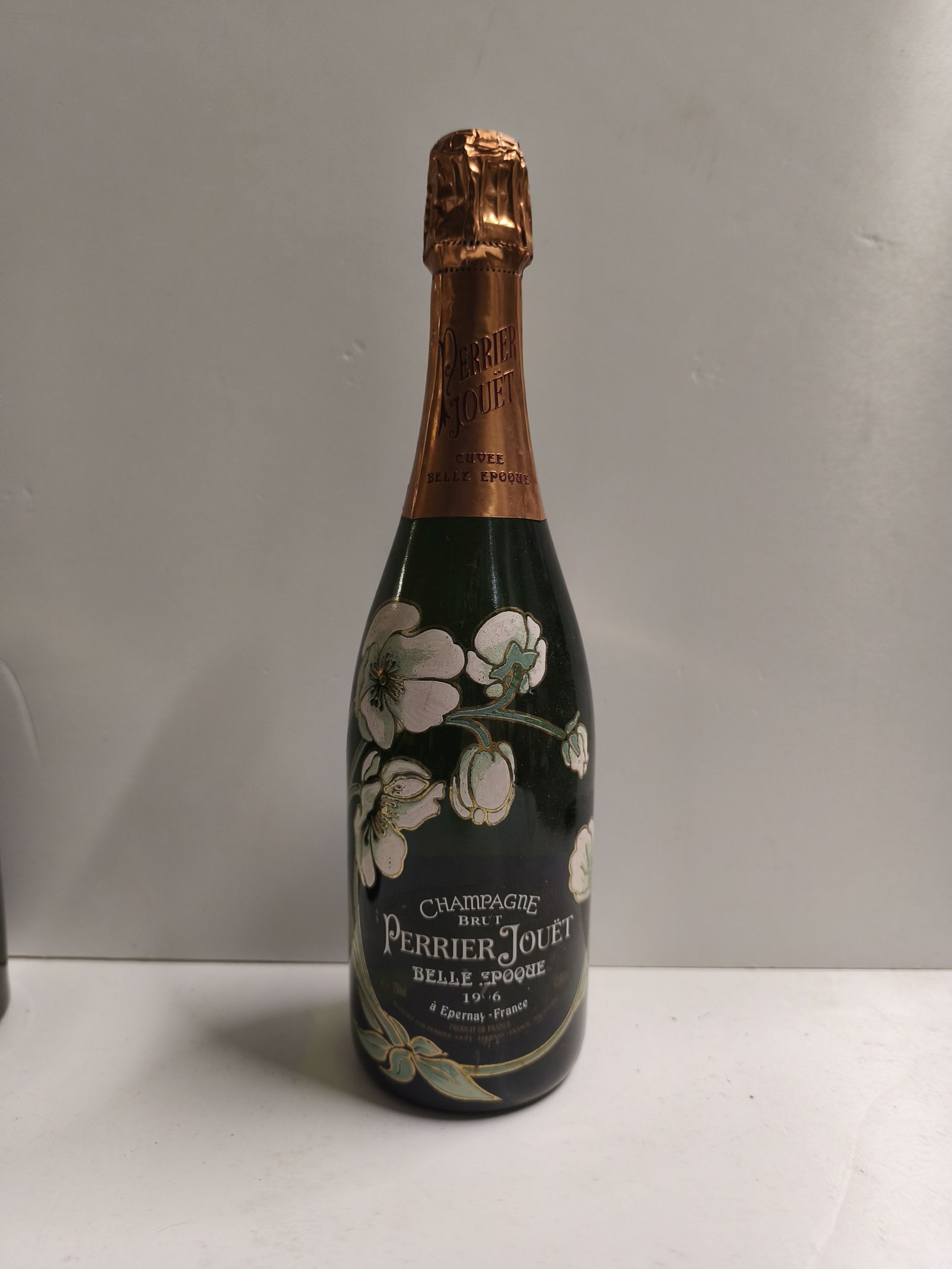 2 bouteilles BLANCS DIVERS :  | H&ocirc;tel Des Ventes de Monte-Carlo