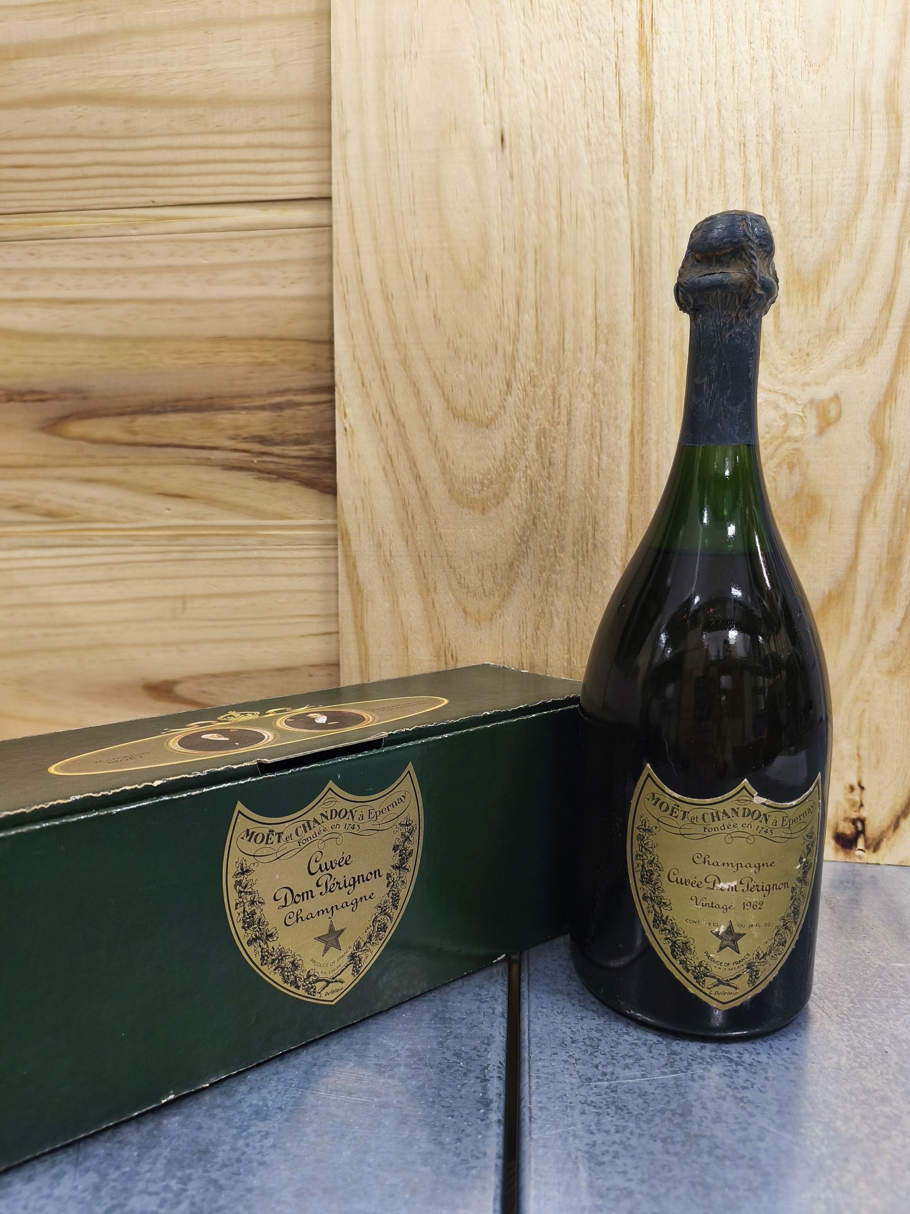 1  bouteille  CHAMPAGNE  "Dom Pérignon",
