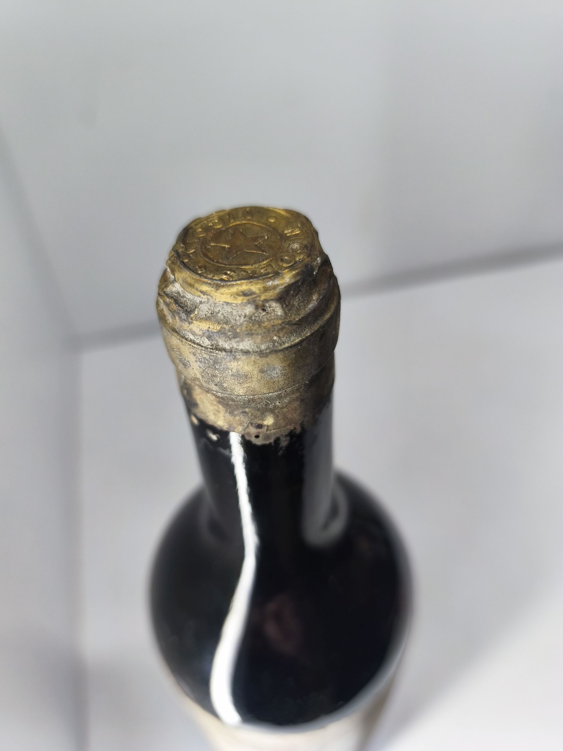 1  bouteille  Château  CAMENSAC,:  | H&ocirc;tel Des Ventes de Monte-Carlo