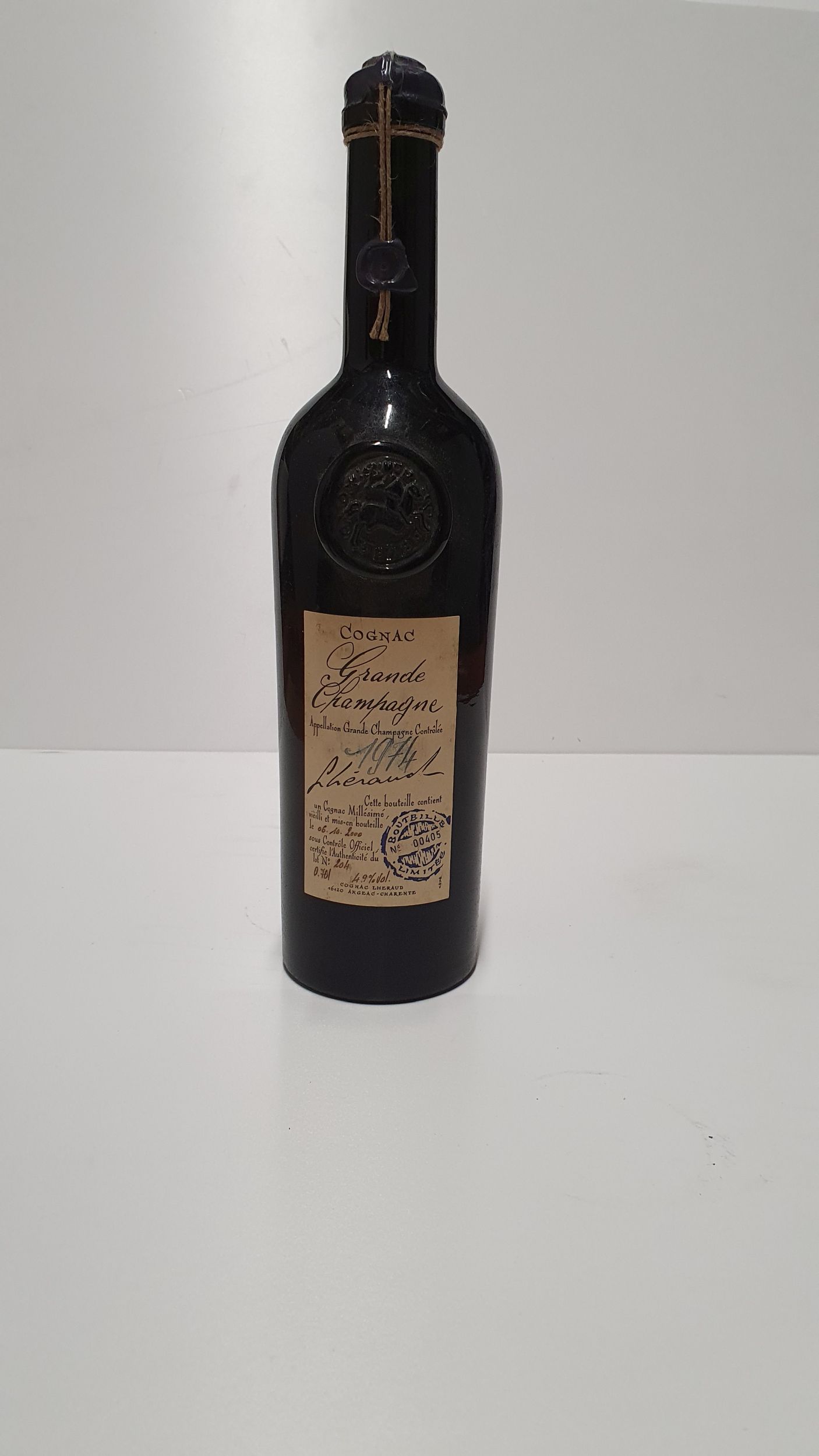 3 bouteilles  BAROLO :  | H&ocirc;tel Des Ventes de Monte-Carlo