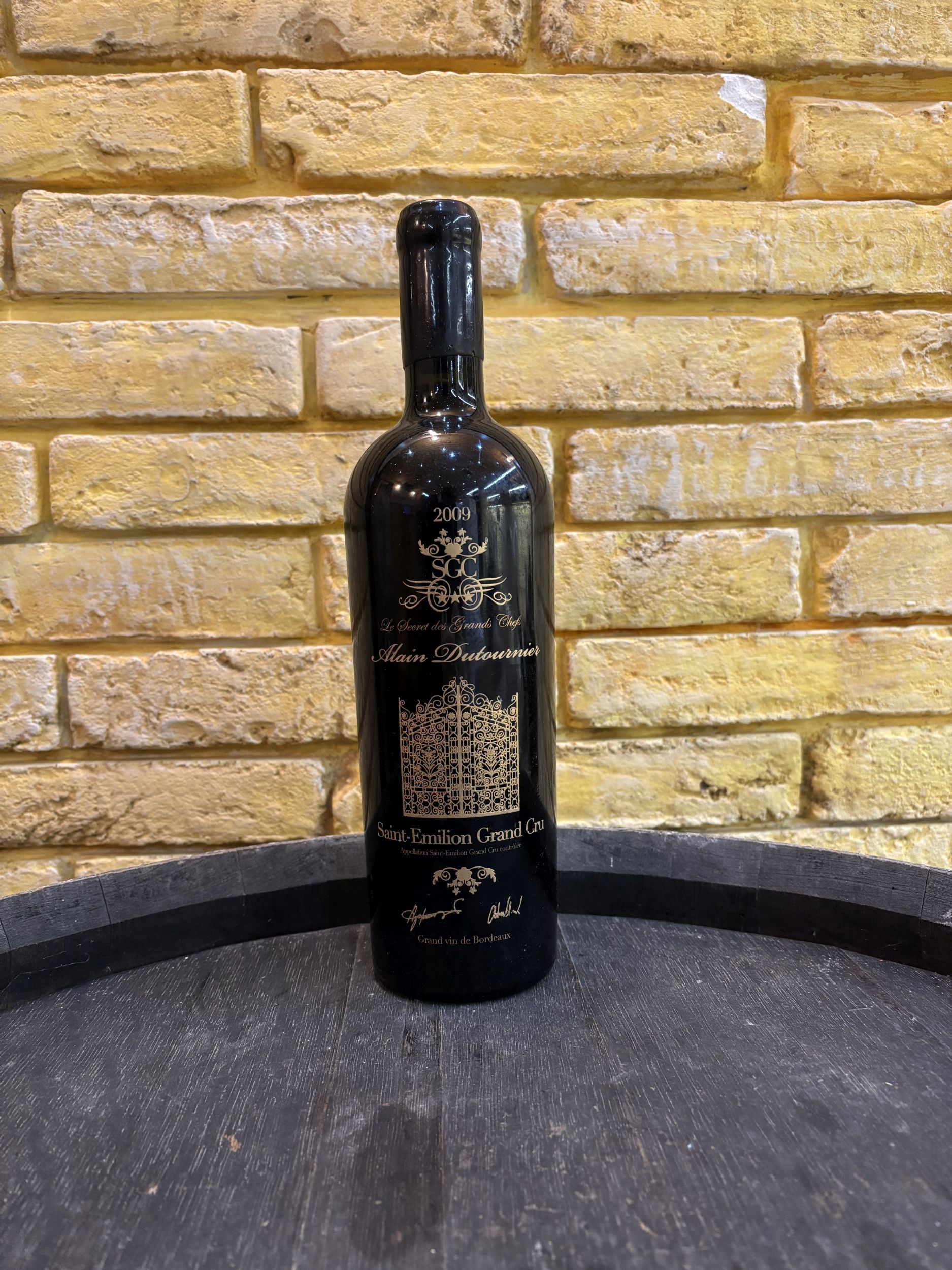 1  bouteille  PETRUS,:  | H&ocirc;tel Des Ventes de Monte-Carlo
