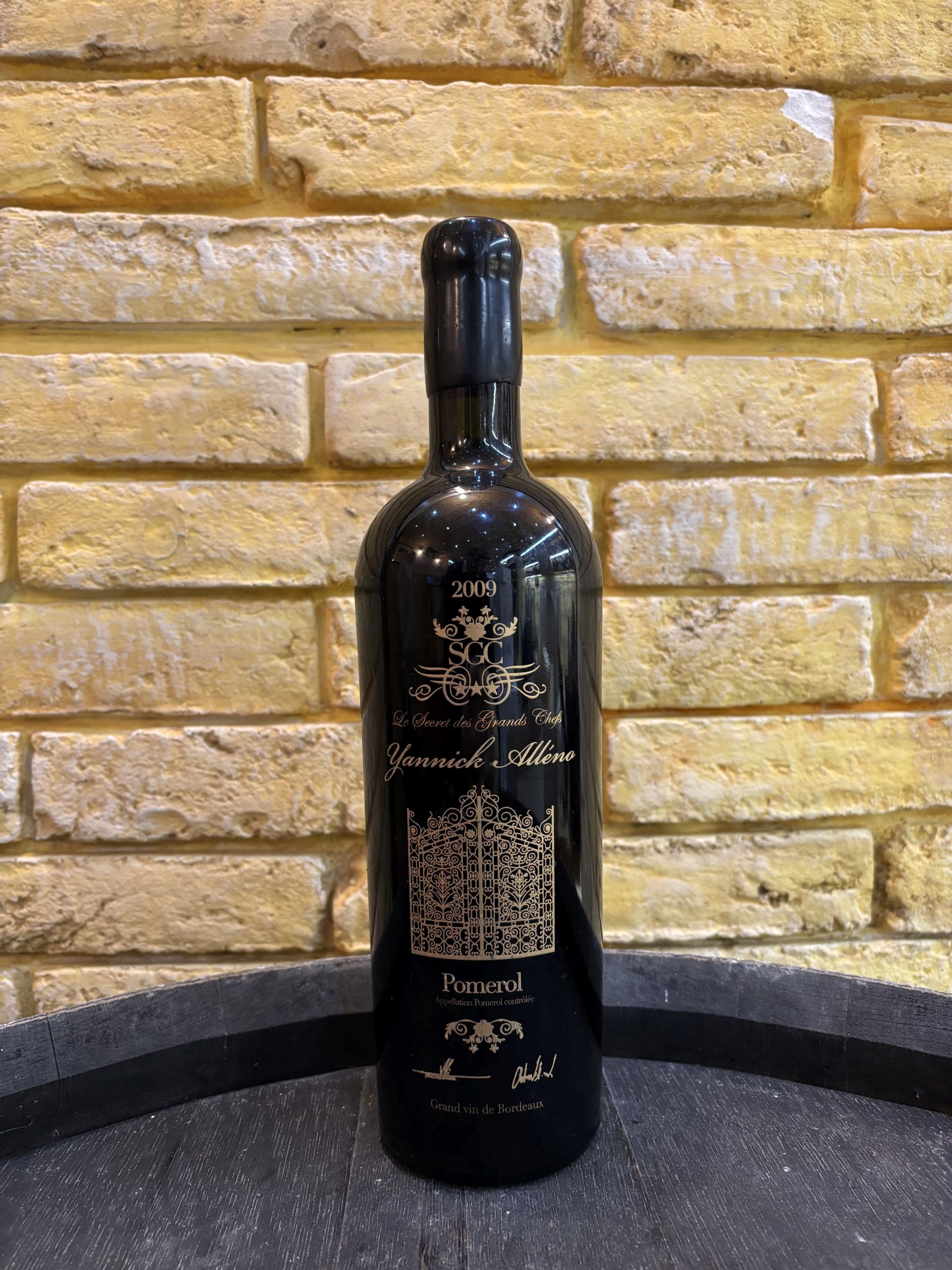 1  bouteille  PETRUS,:  | H&ocirc;tel Des Ventes de Monte-Carlo