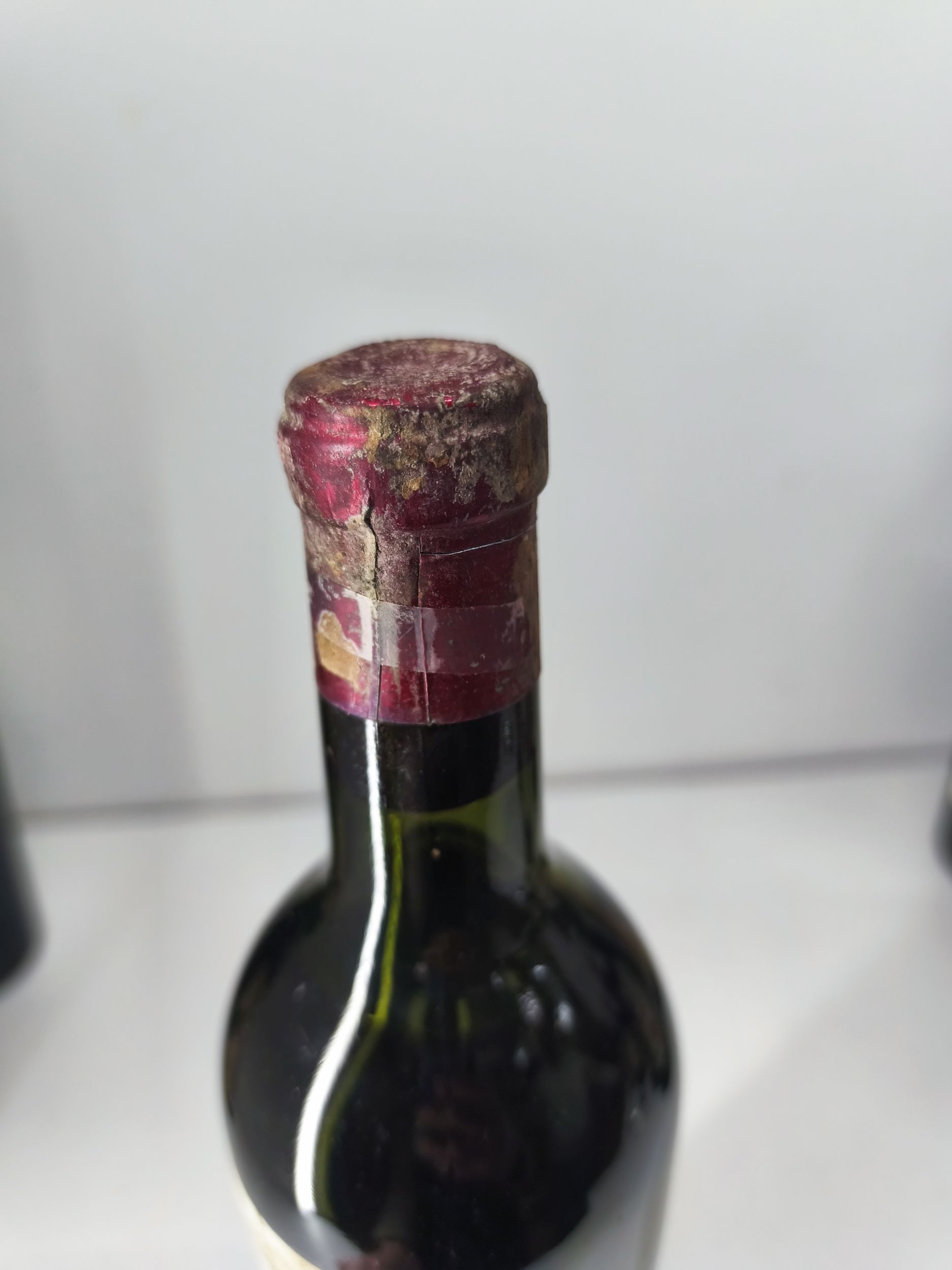 1  bouteille  PETRUS,:  | H&ocirc;tel Des Ventes de Monte-Carlo