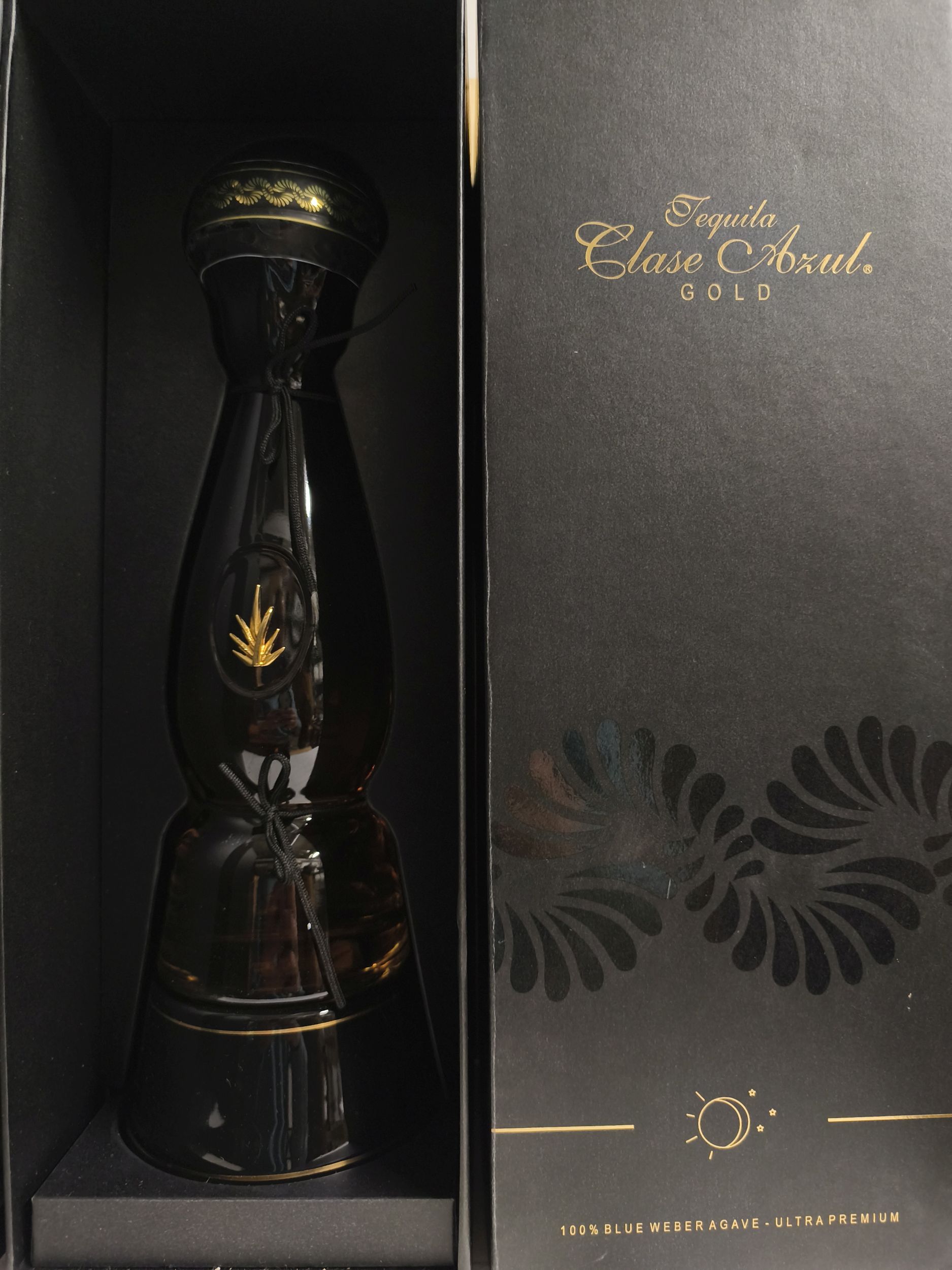 2 bouteilles BLANCS DIVERS :  | H&ocirc;tel Des Ventes de Monte-Carlo