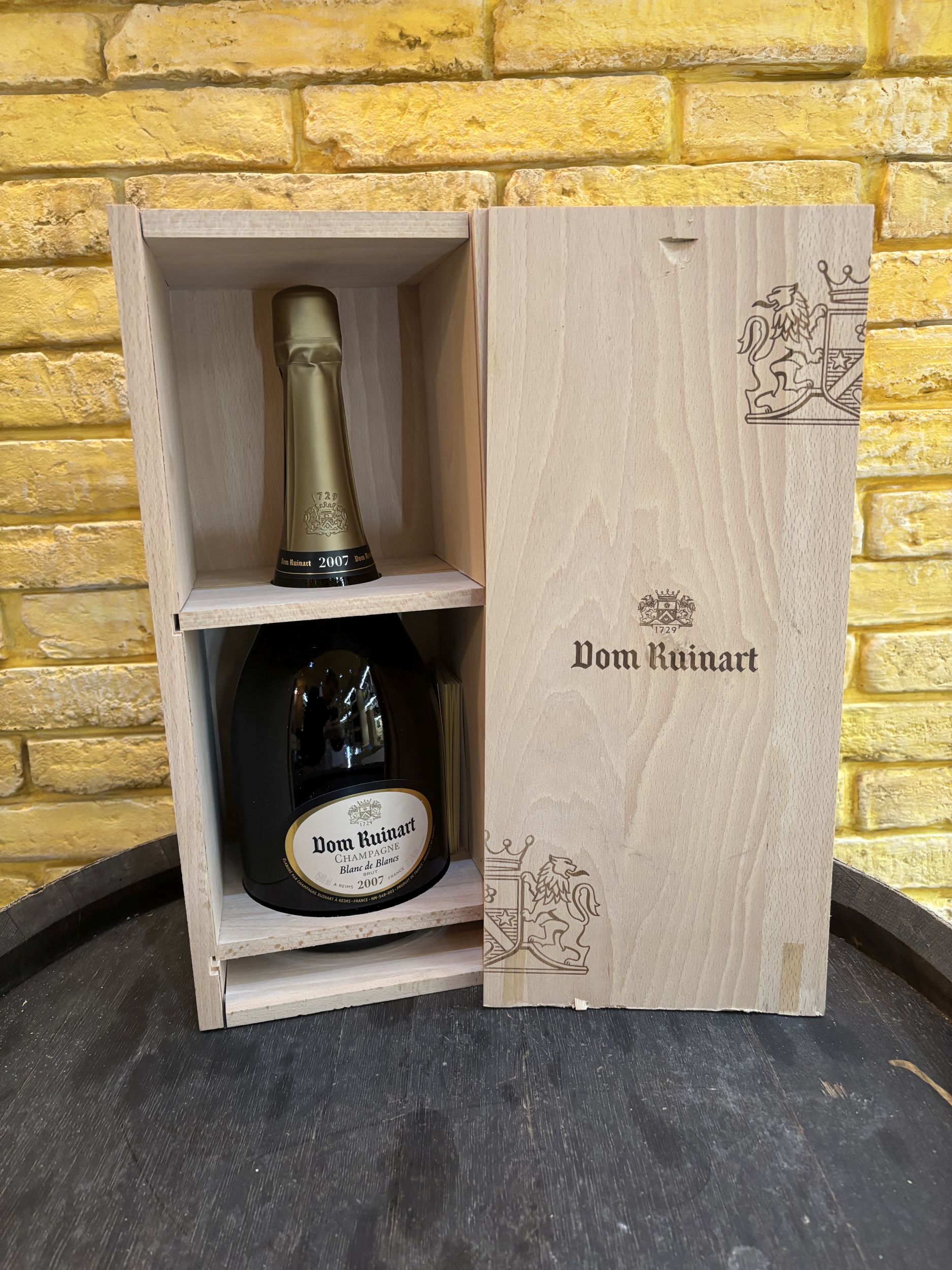 2 bouteilles BLANCS DIVERS :  | H&ocirc;tel Des Ventes de Monte-Carlo
