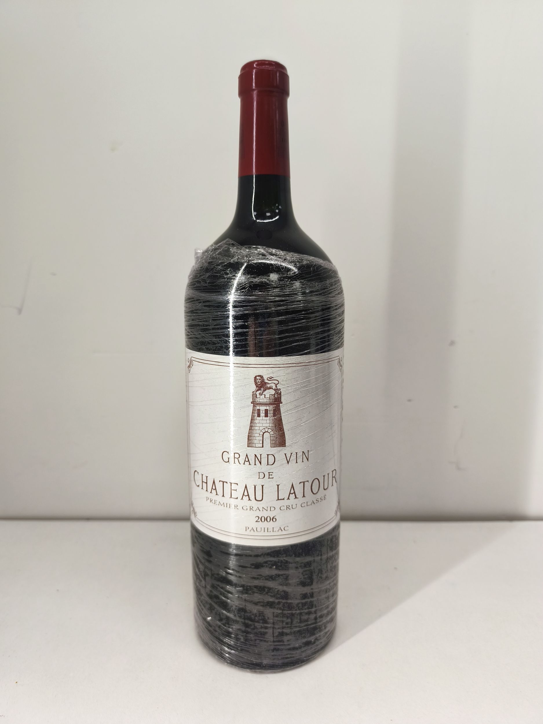 1  bouteille  PETRUS,:  | H&ocirc;tel Des Ventes de Monte-Carlo