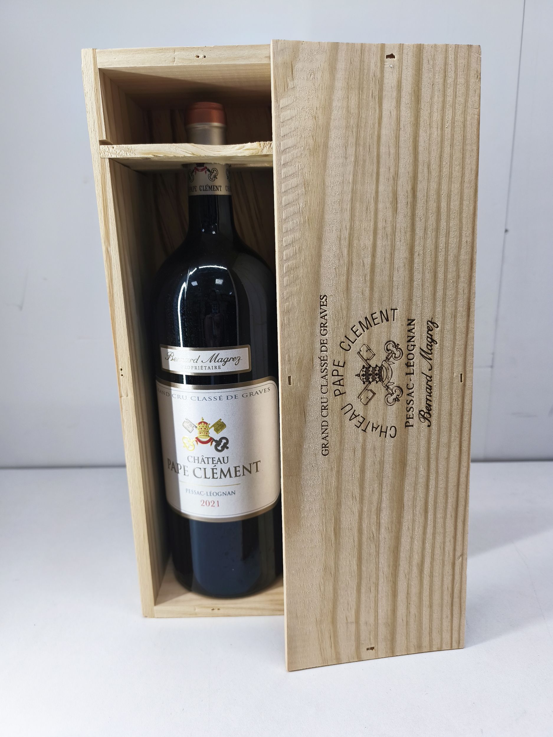 1  bouteille  PETRUS,:  | H&ocirc;tel Des Ventes de Monte-Carlo