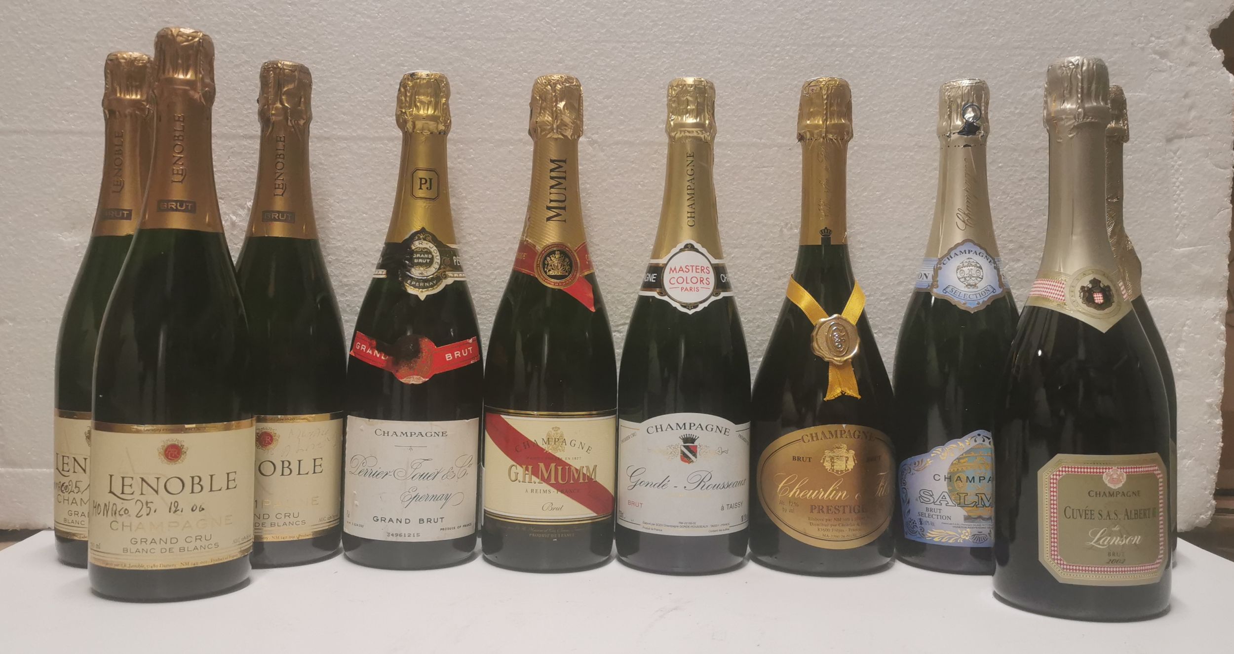 6 bouteilles CHAMPAGNE :  | H&ocirc;tel Des Ventes de Monte-Carlo
