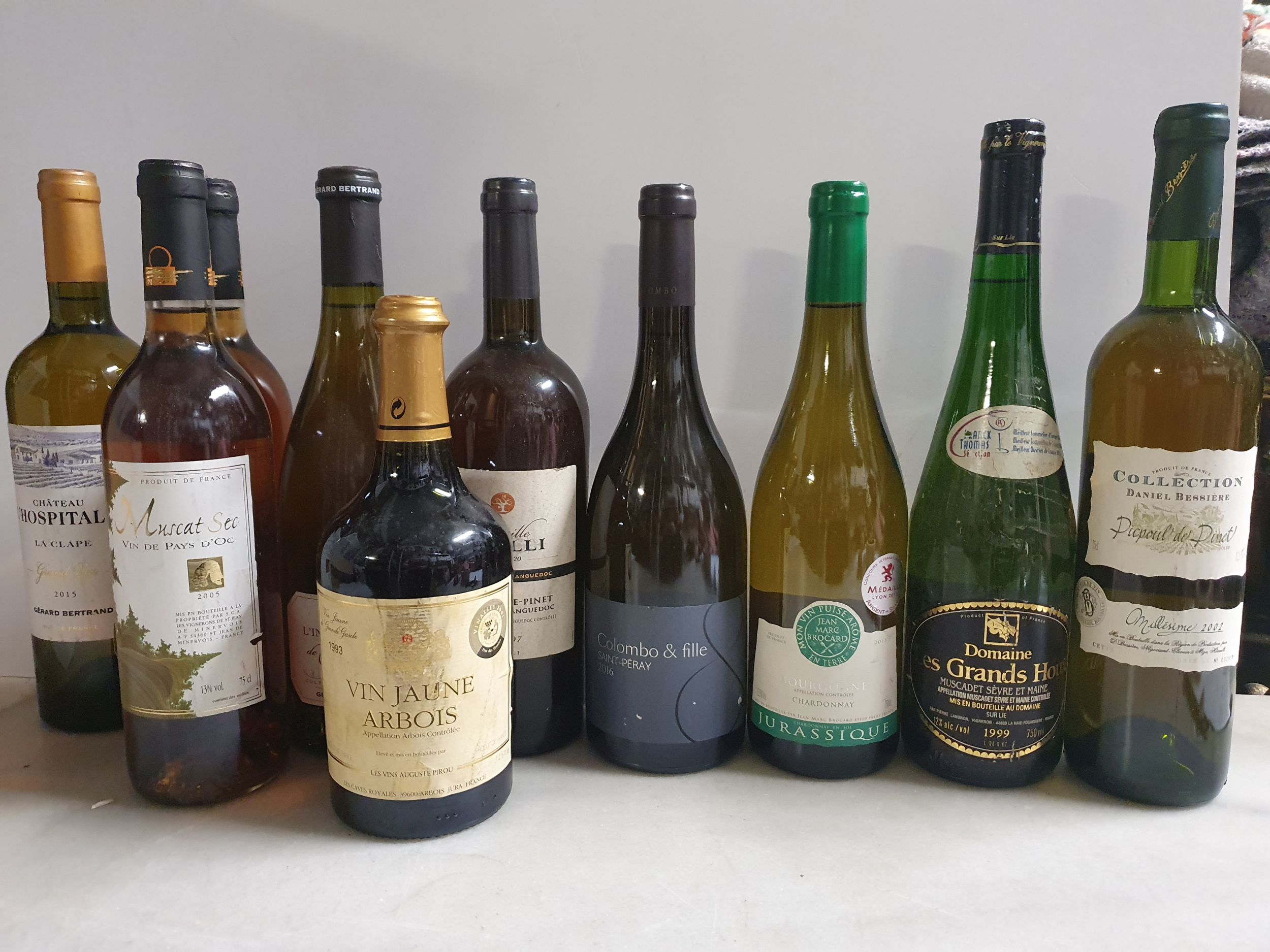 10 bouteilles  VINS DIVERS 