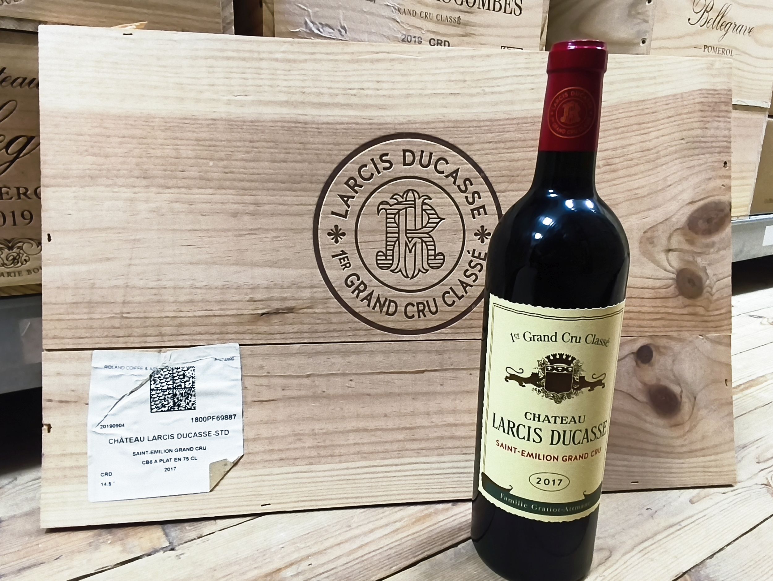1  bouteille  PETRUS,:  | H&ocirc;tel Des Ventes de Monte-Carlo