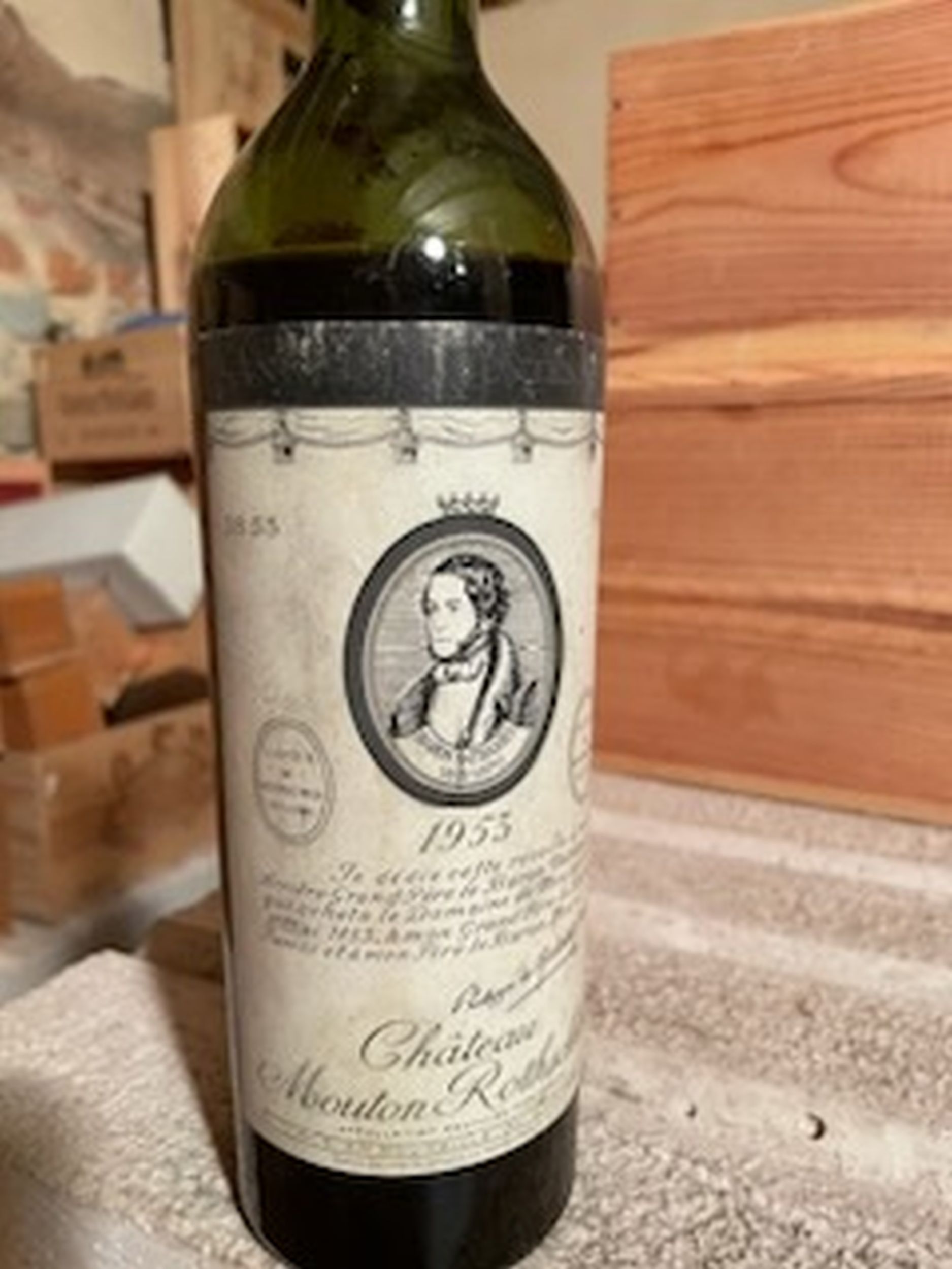 4 bouteilles :  | H&ocirc;tel Des Ventes de Monte-Carlo