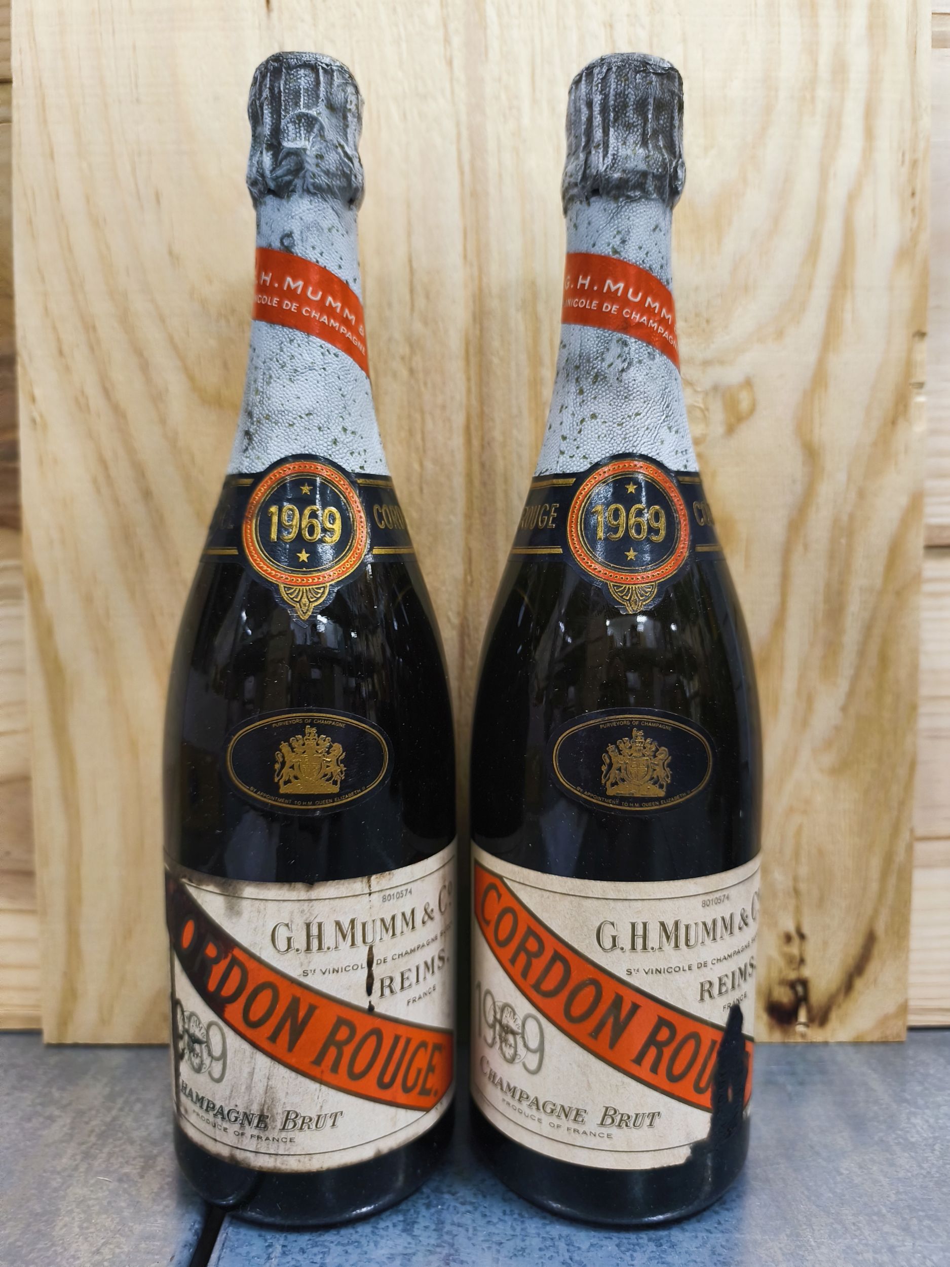 2 bouteilles  CHAMPAGNE  "Cordon Rouge",