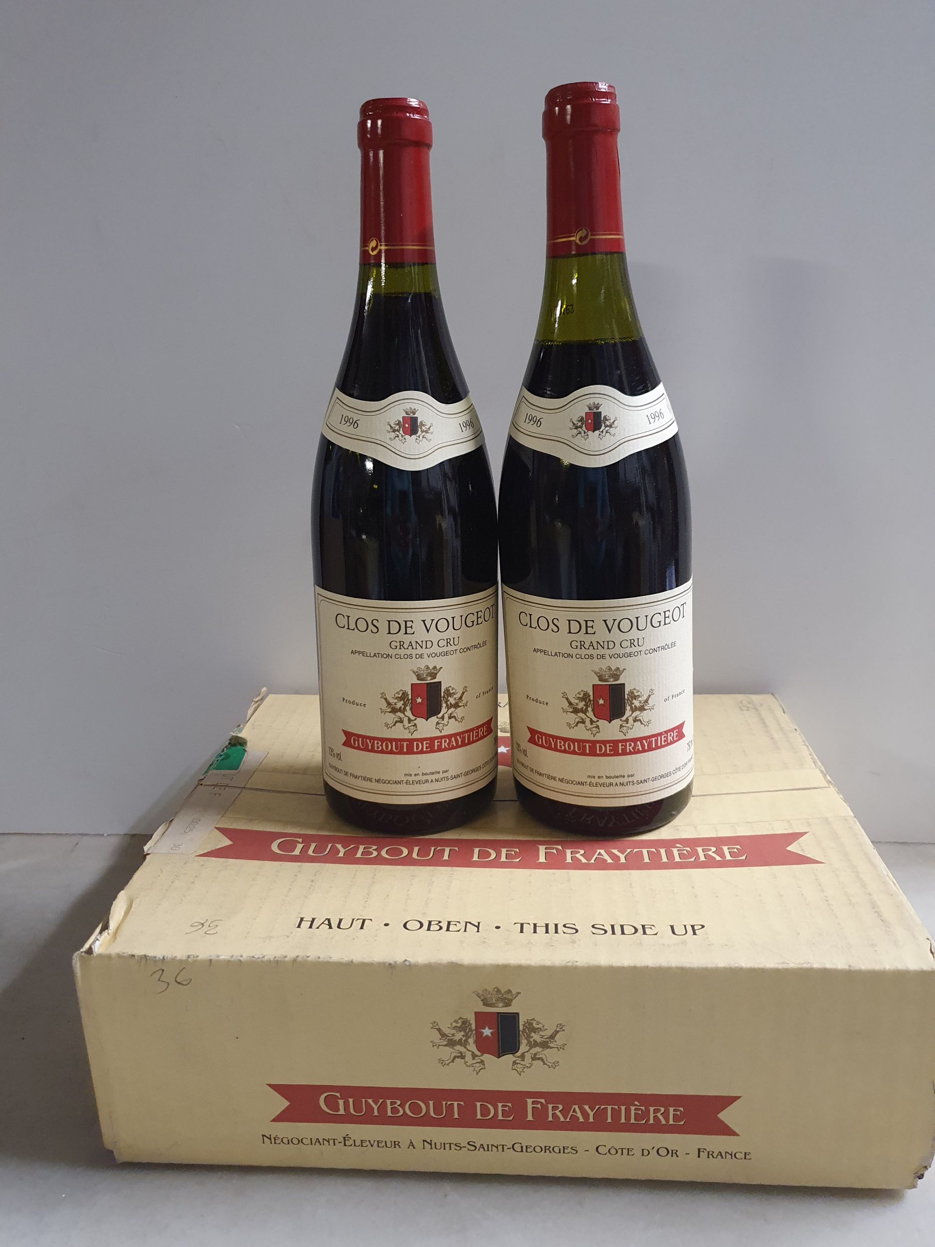 2 bouteilles  CLOS 