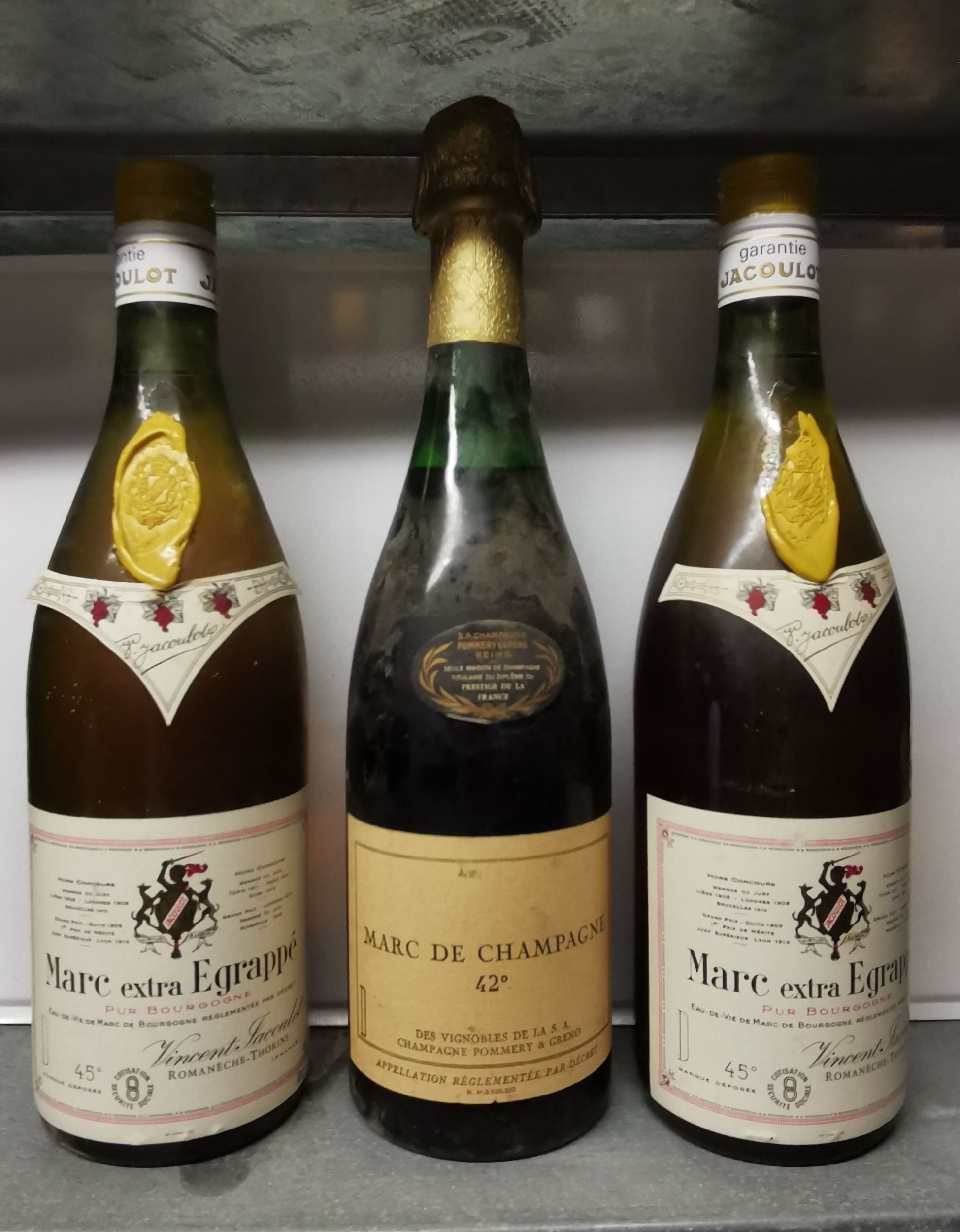 4 bouteilles :  | H&ocirc;tel Des Ventes de Monte-Carlo