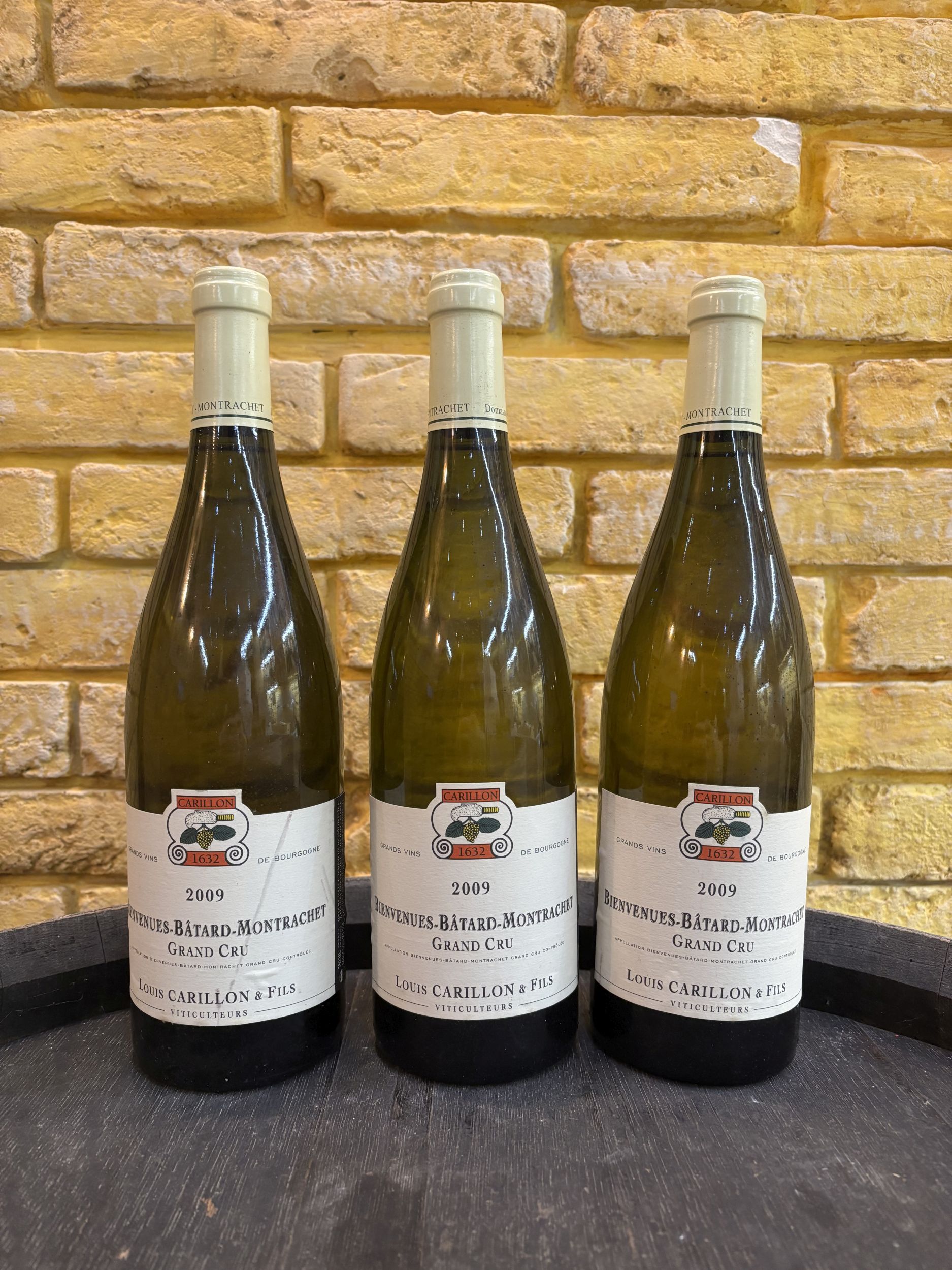 2 bouteilles BLANCS DIVERS :  | H&ocirc;tel Des Ventes de Monte-Carlo