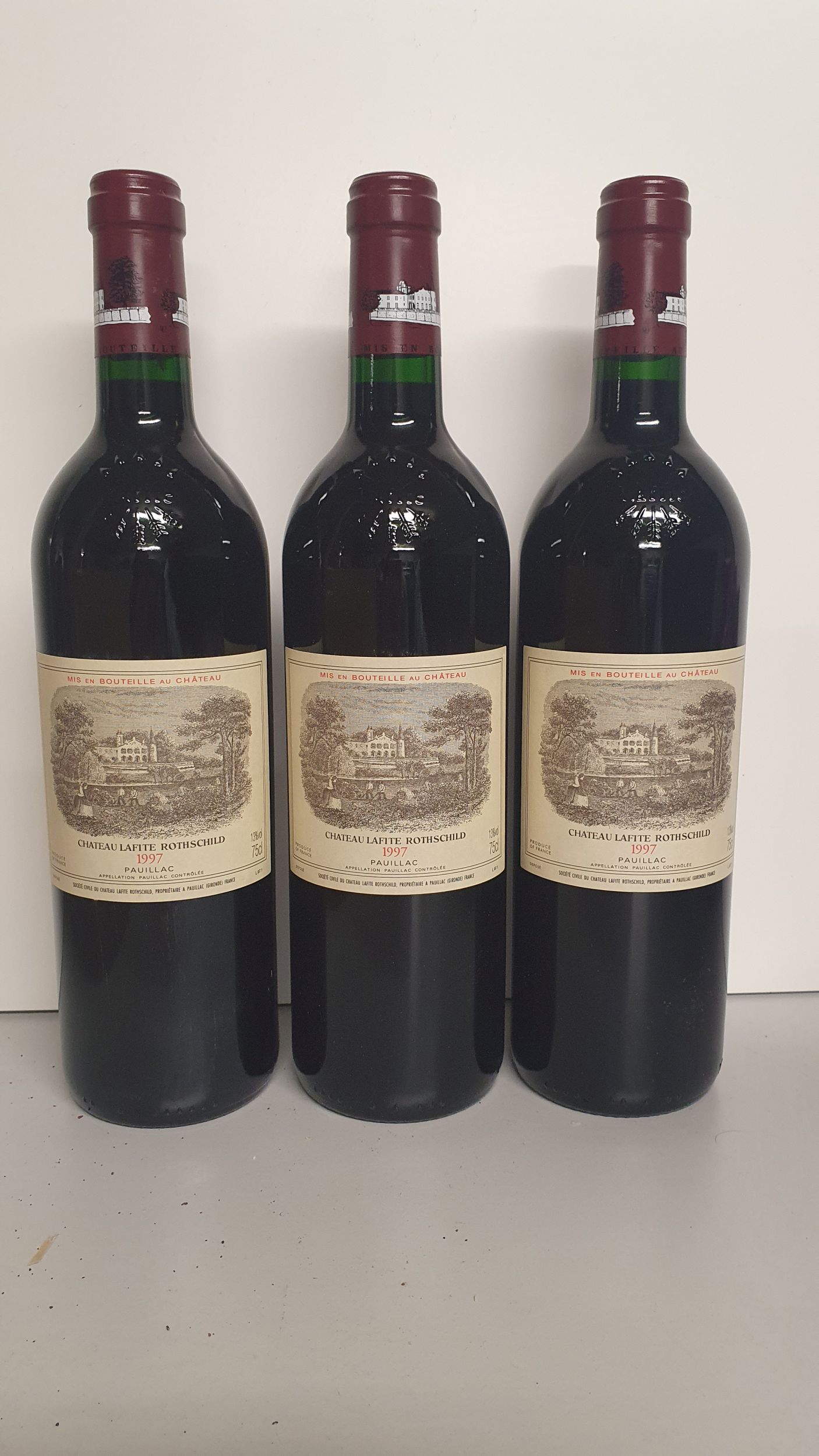 3 bouteilles  BAROLO :  | H&ocirc;tel Des Ventes de Monte-Carlo