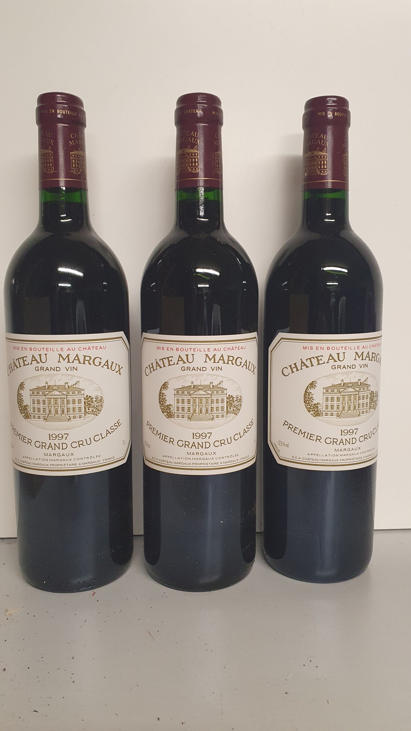 3 bouteilles  BAROLO :  | H&ocirc;tel Des Ventes de Monte-Carlo