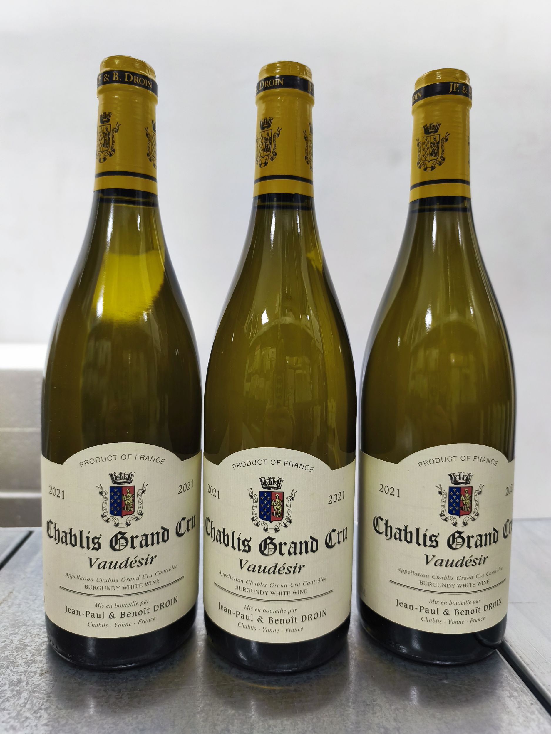 4 bouteilles BOURGOGNE:  | H&ocirc;tel Des Ventes de Monte-Carlo