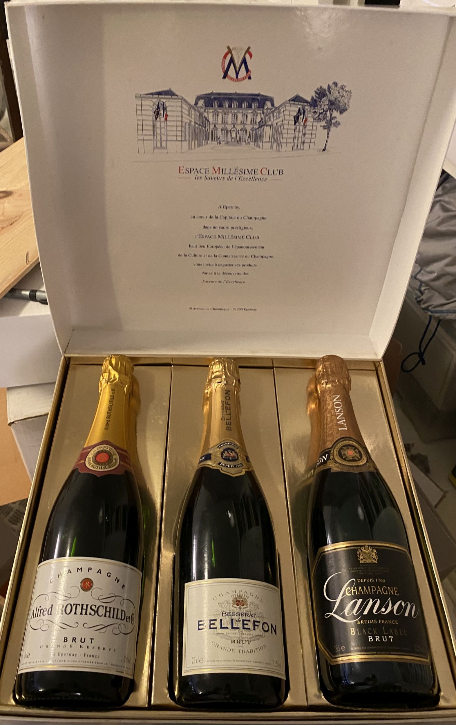 1 bouteille CHAMPAGNE :  | H&ocirc;tel Des Ventes de Monte-Carlo