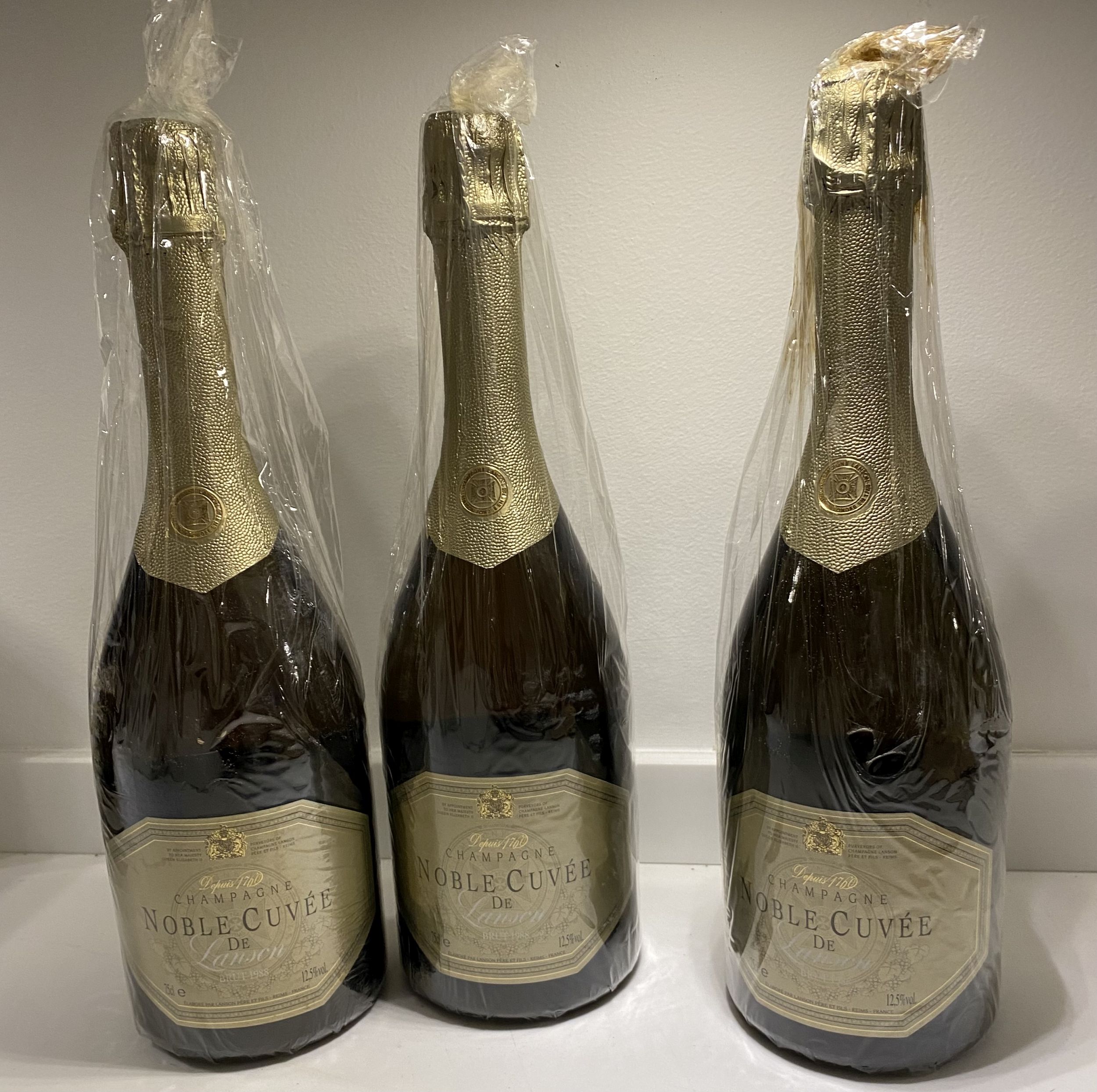 3 bouteilles CHAMPAGNE "Noble Cuvée", 