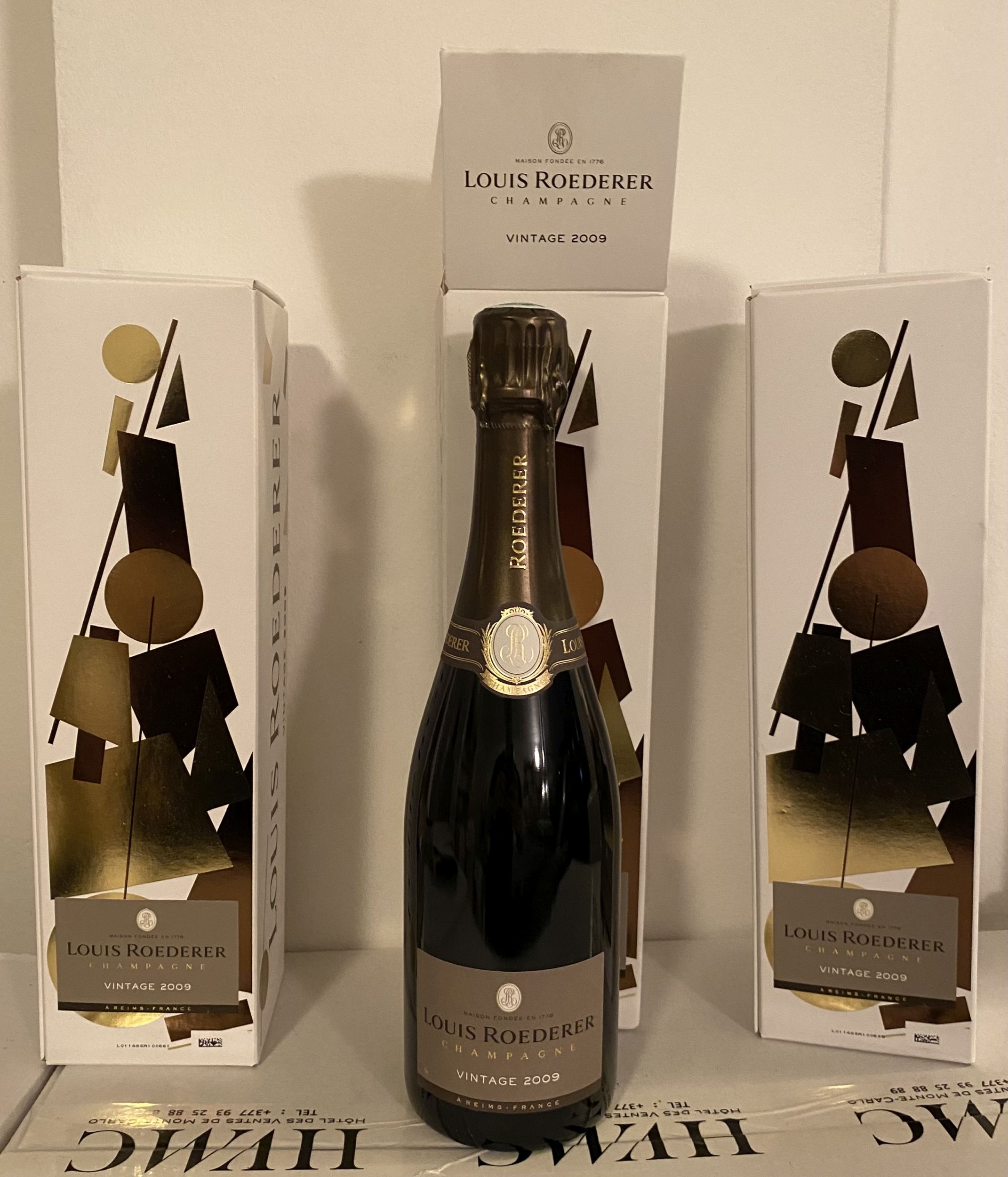 3 bouteilles  BAROLO :  | H&ocirc;tel Des Ventes de Monte-Carlo