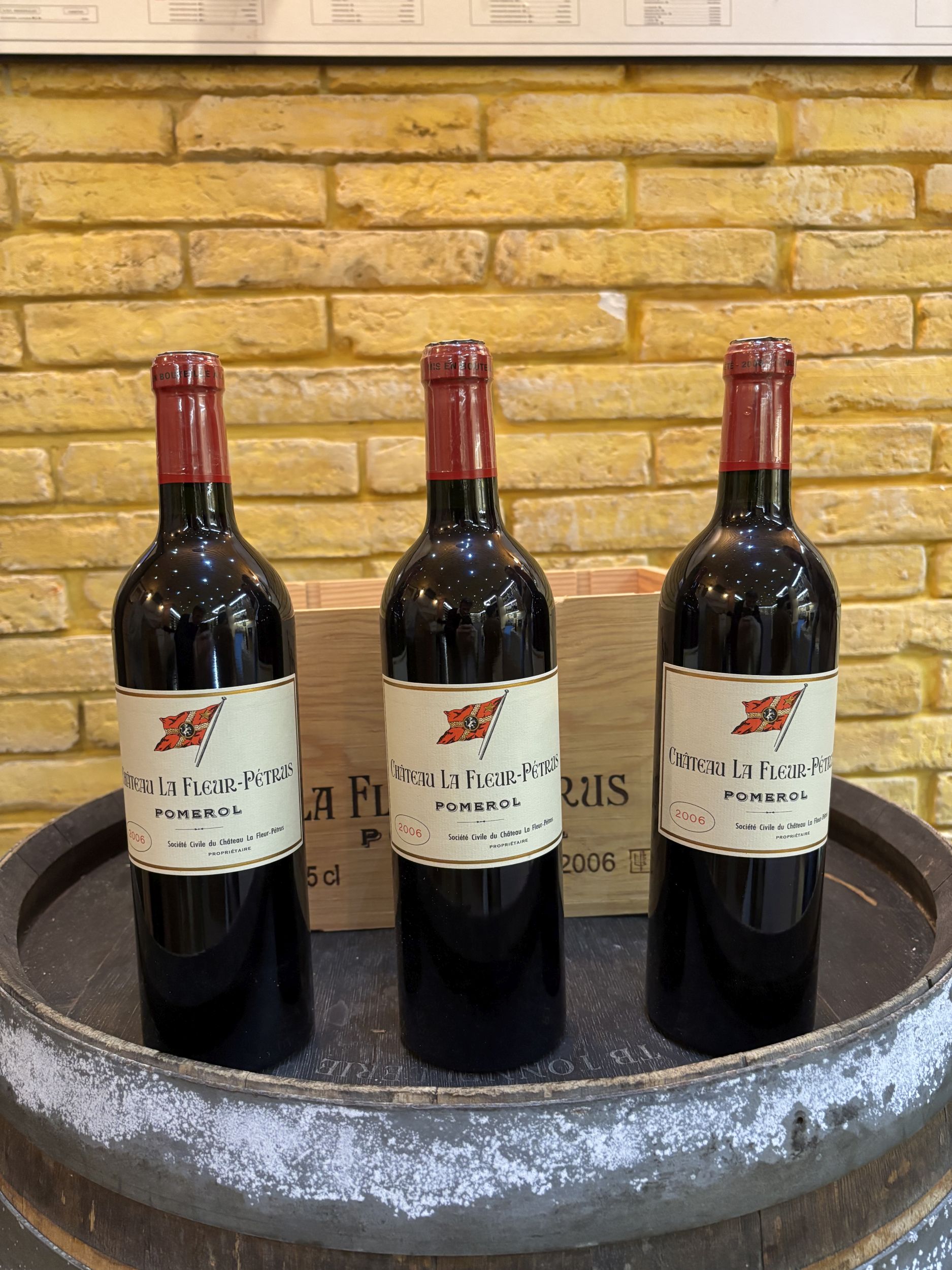 1  bouteille  PETRUS,:  | H&ocirc;tel Des Ventes de Monte-Carlo