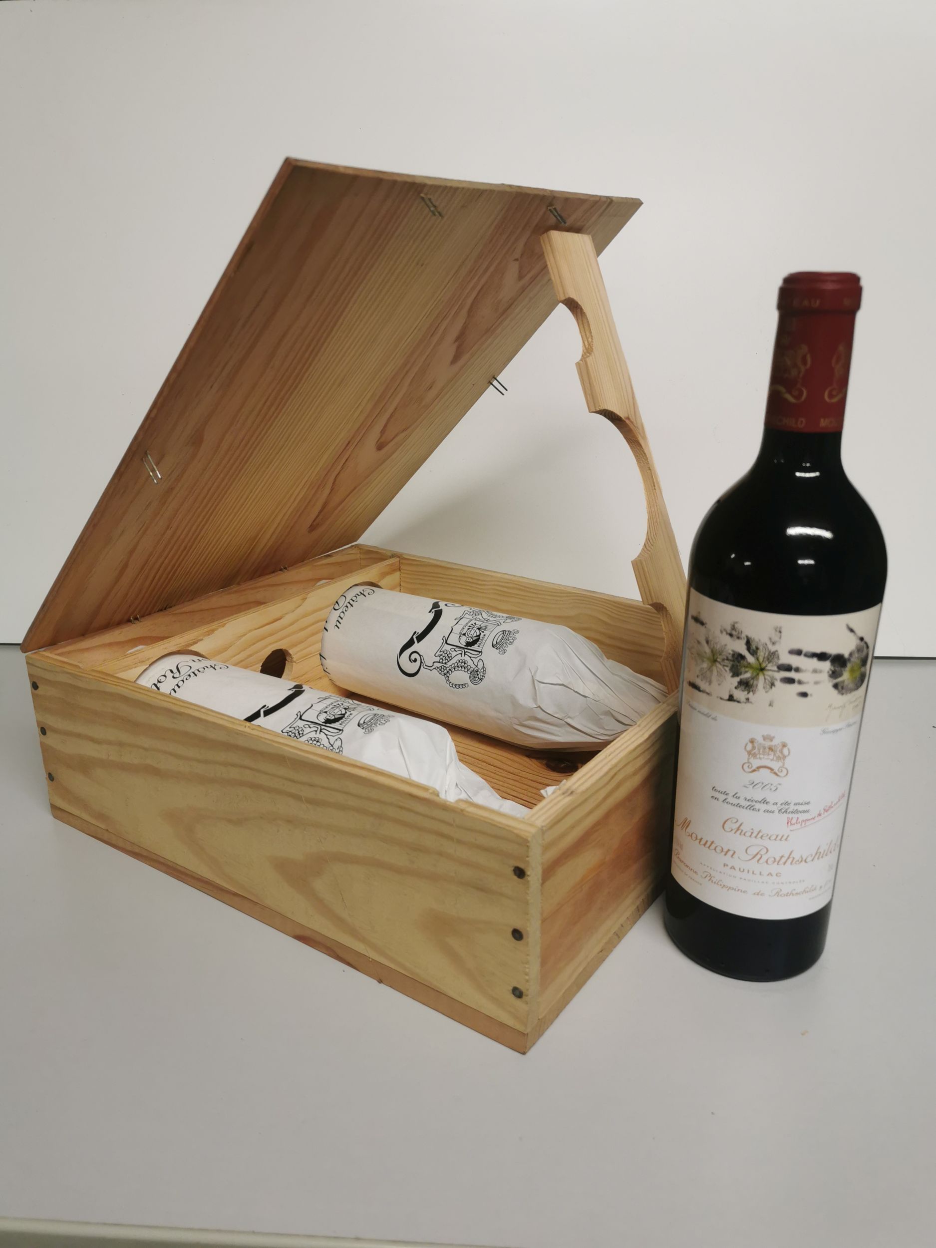 3 bouteilles  POMMARD :  | H&ocirc;tel Des Ventes de Monte-Carlo