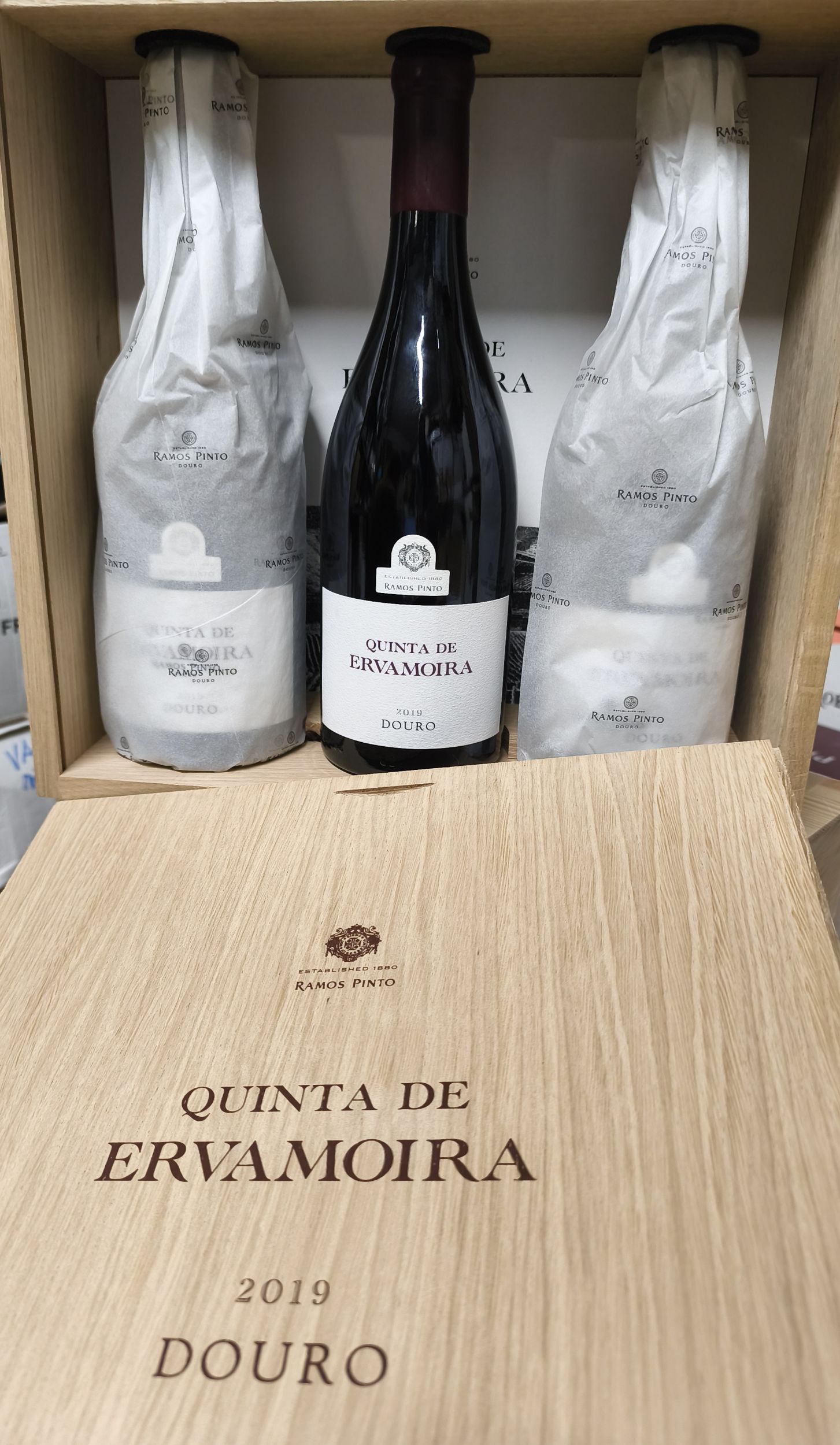 2 bouteilles BLANCS DIVERS :  | H&ocirc;tel Des Ventes de Monte-Carlo