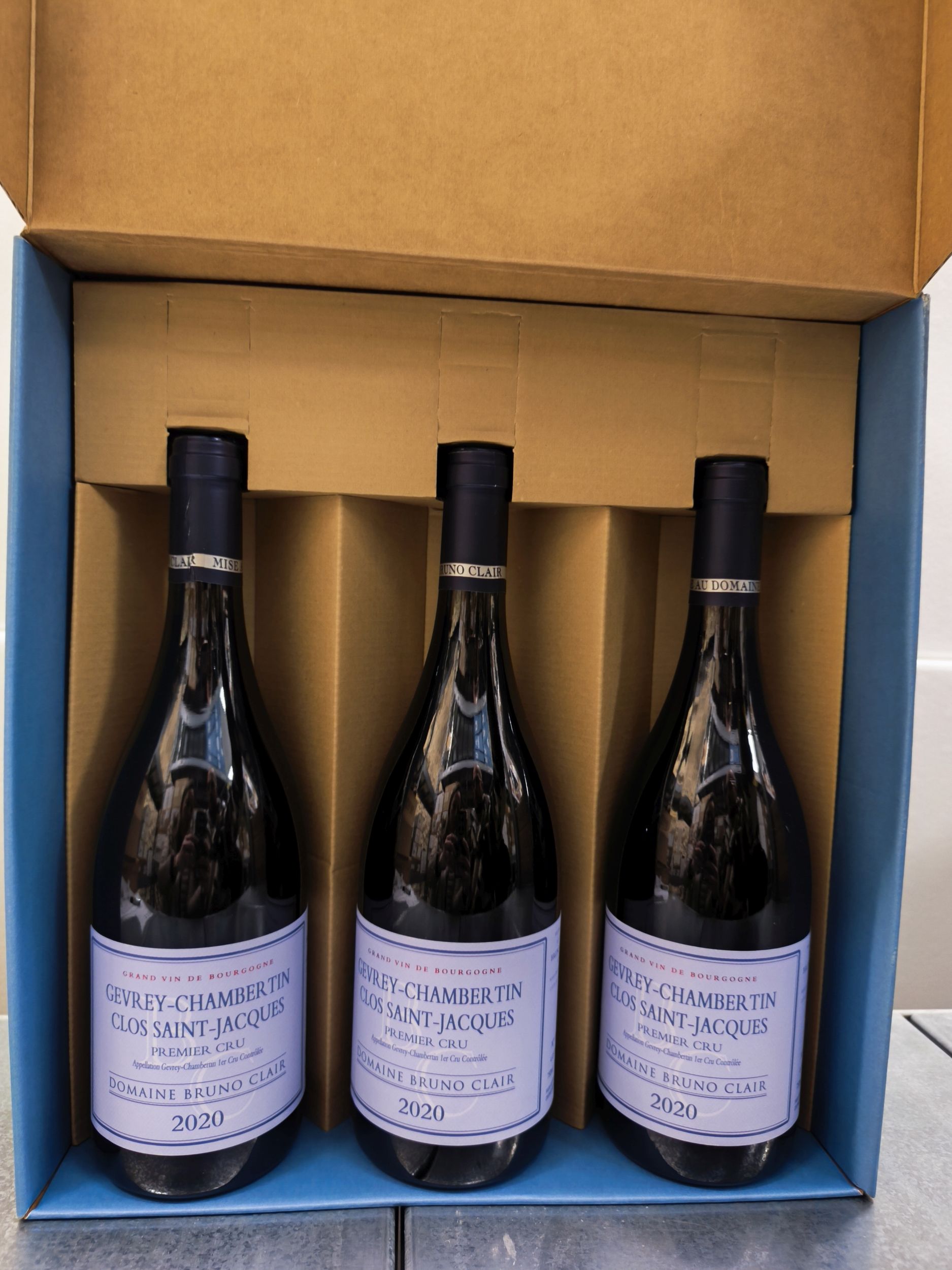 4 bouteilles BOURGOGNE:  | H&ocirc;tel Des Ventes de Monte-Carlo