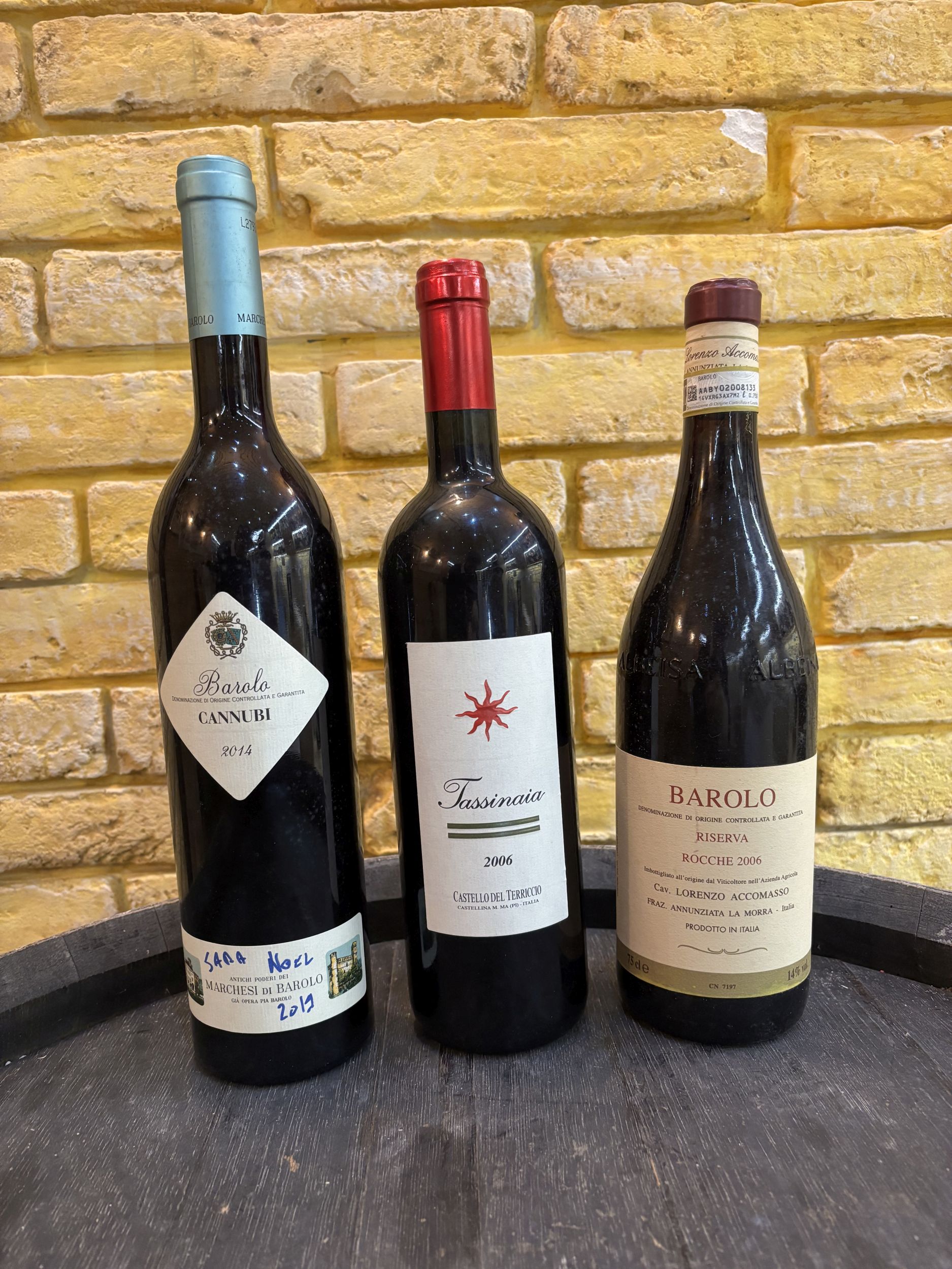 2 bouteilles BLANCS DIVERS :  | H&ocirc;tel Des Ventes de Monte-Carlo