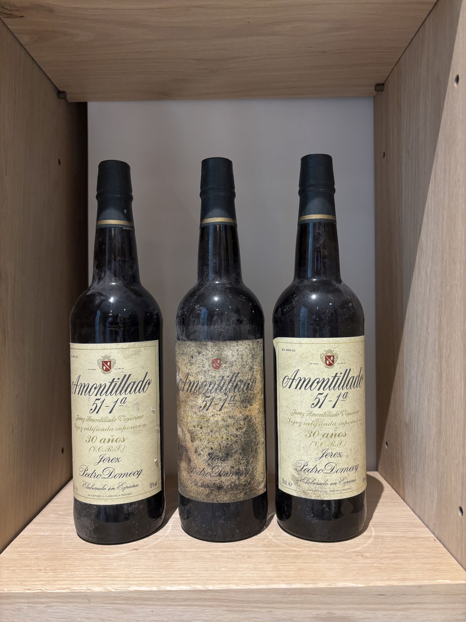 2 bouteilles BLANCS DIVERS :  | H&ocirc;tel Des Ventes de Monte-Carlo