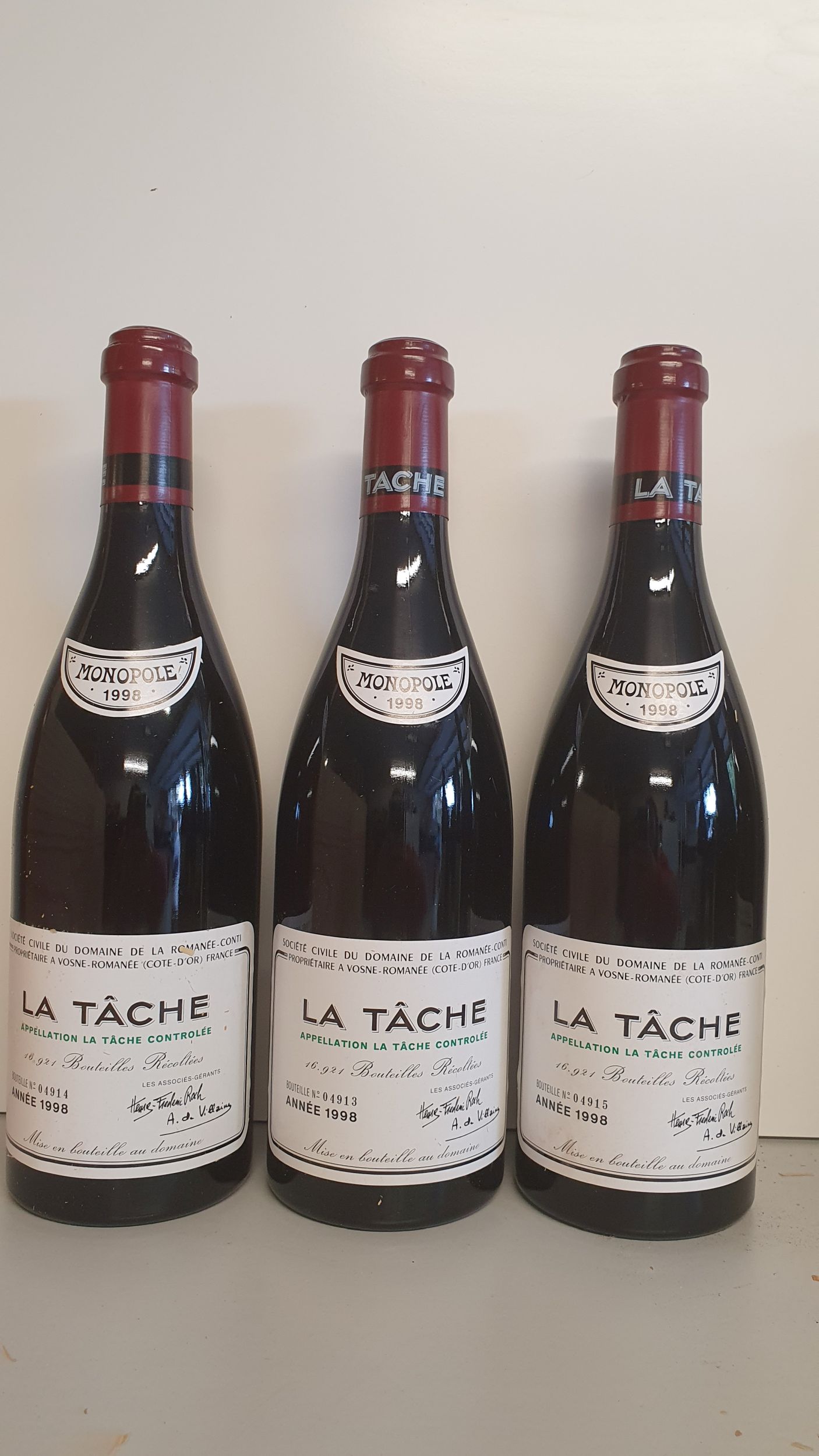 2 bouteilles BLANCS DIVERS :  | H&ocirc;tel Des Ventes de Monte-Carlo