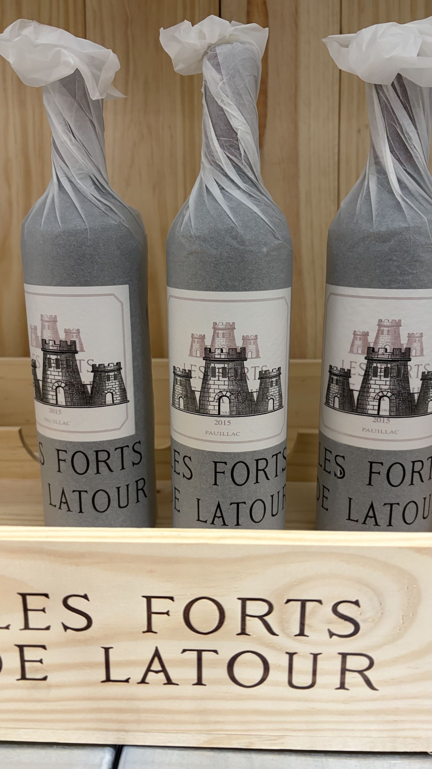 1  bouteille  PETRUS,:  | H&ocirc;tel Des Ventes de Monte-Carlo
