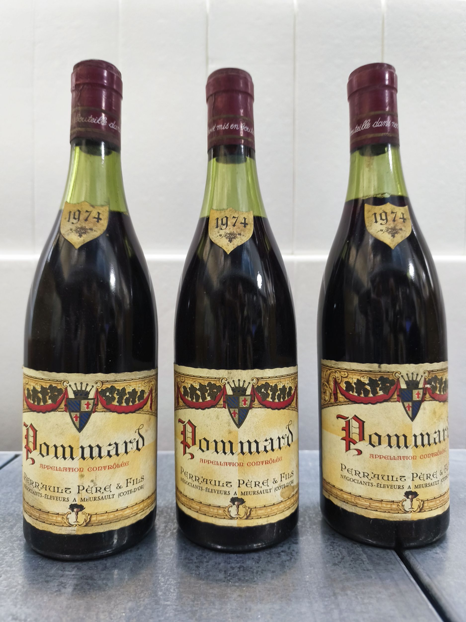 4 bouteilles BOURGOGNE:  | H&ocirc;tel Des Ventes de Monte-Carlo