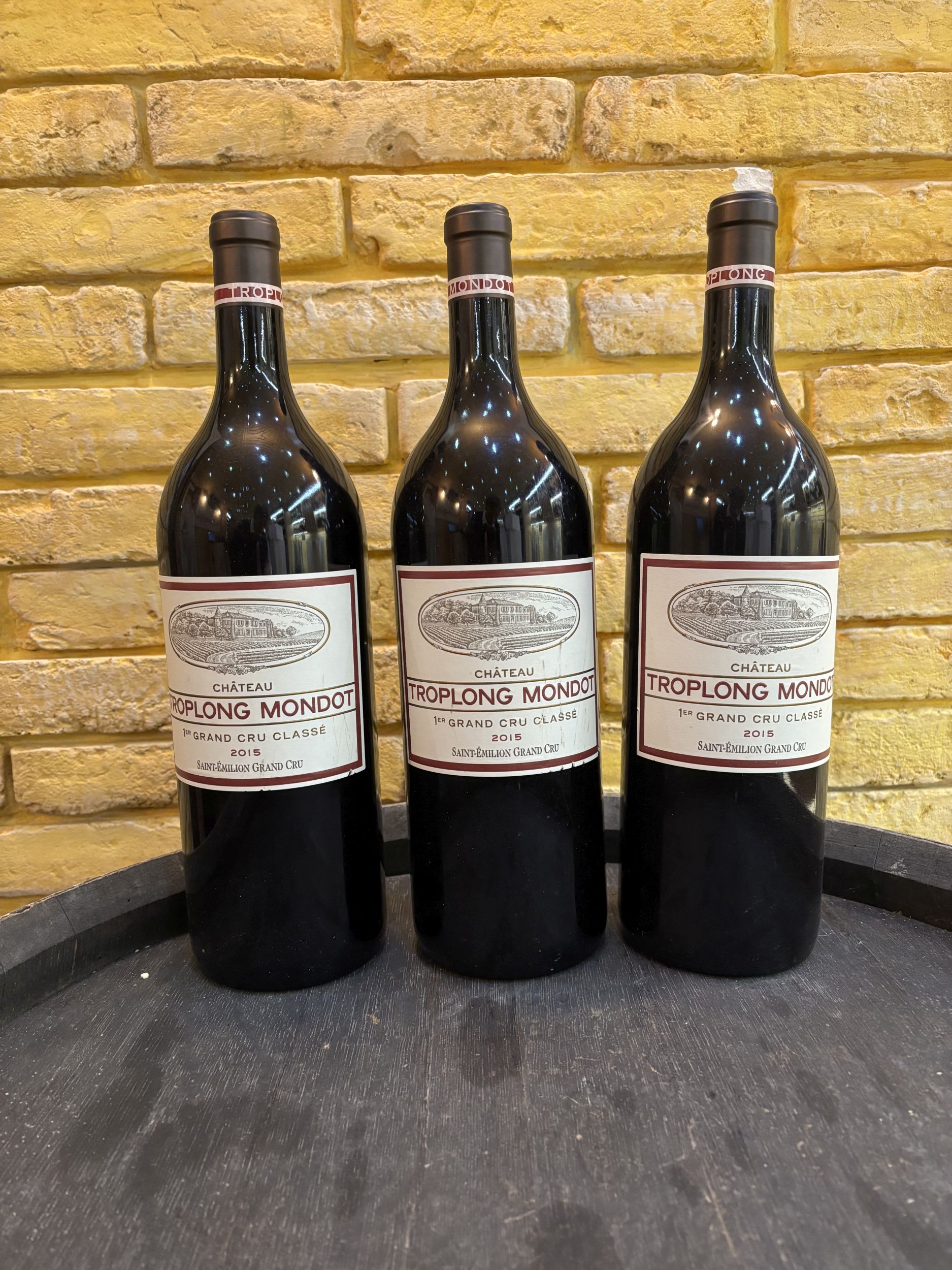 2 bouteilles BLANCS DIVERS :  | H&ocirc;tel Des Ventes de Monte-Carlo
