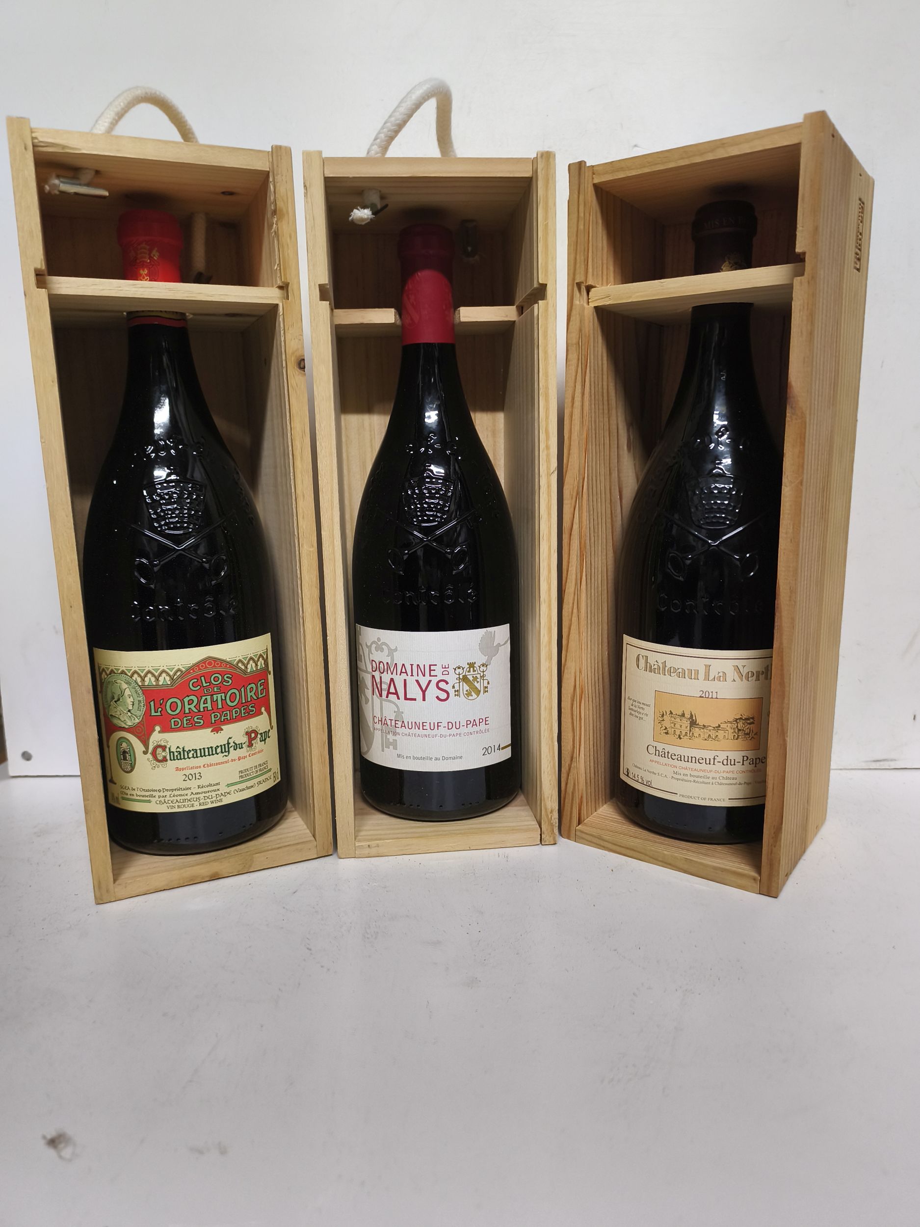 2 bouteilles BLANCS DIVERS :  | H&ocirc;tel Des Ventes de Monte-Carlo
