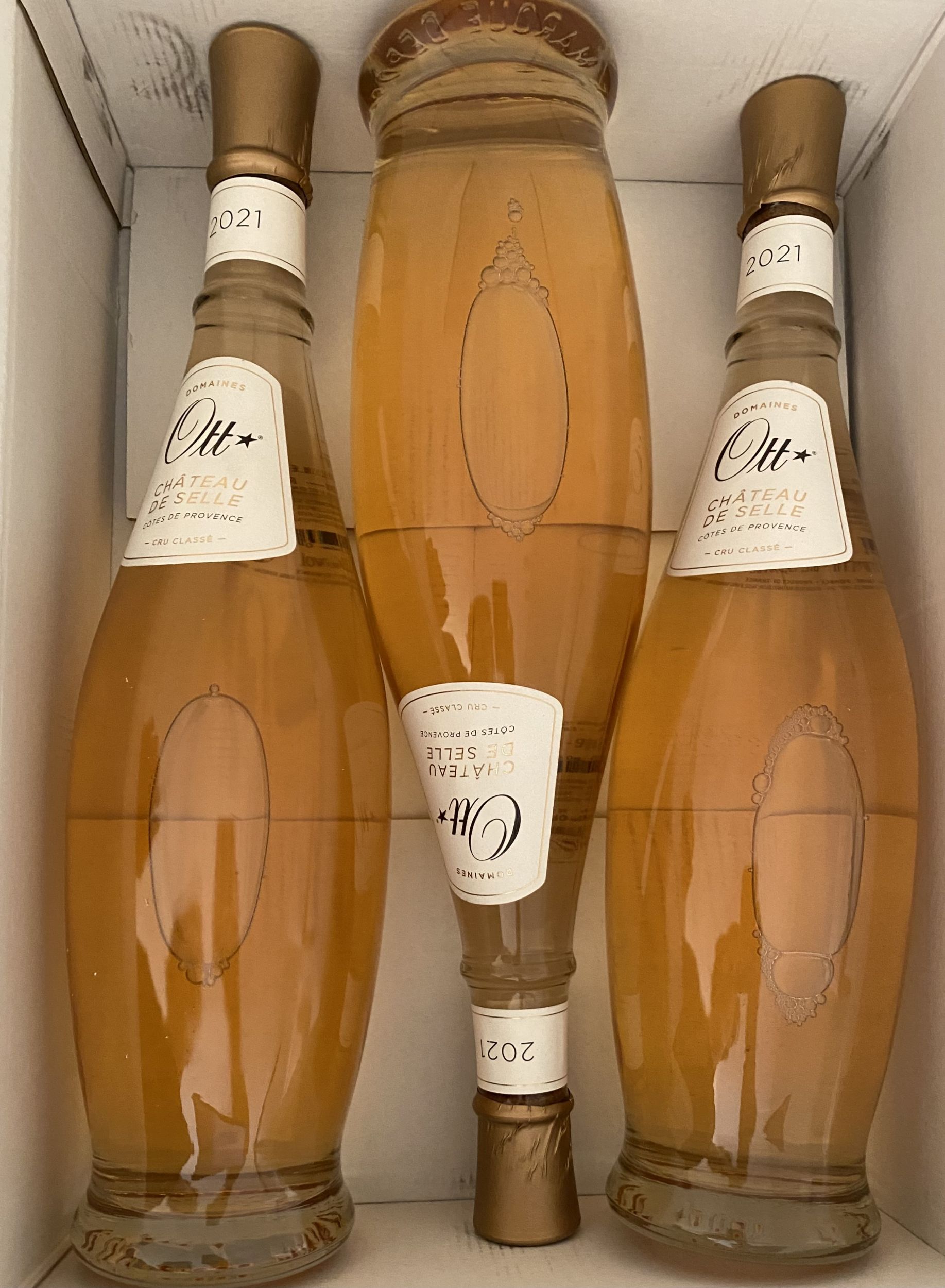 3 bouteilles  POMMARD :  | H&ocirc;tel Des Ventes de Monte-Carlo