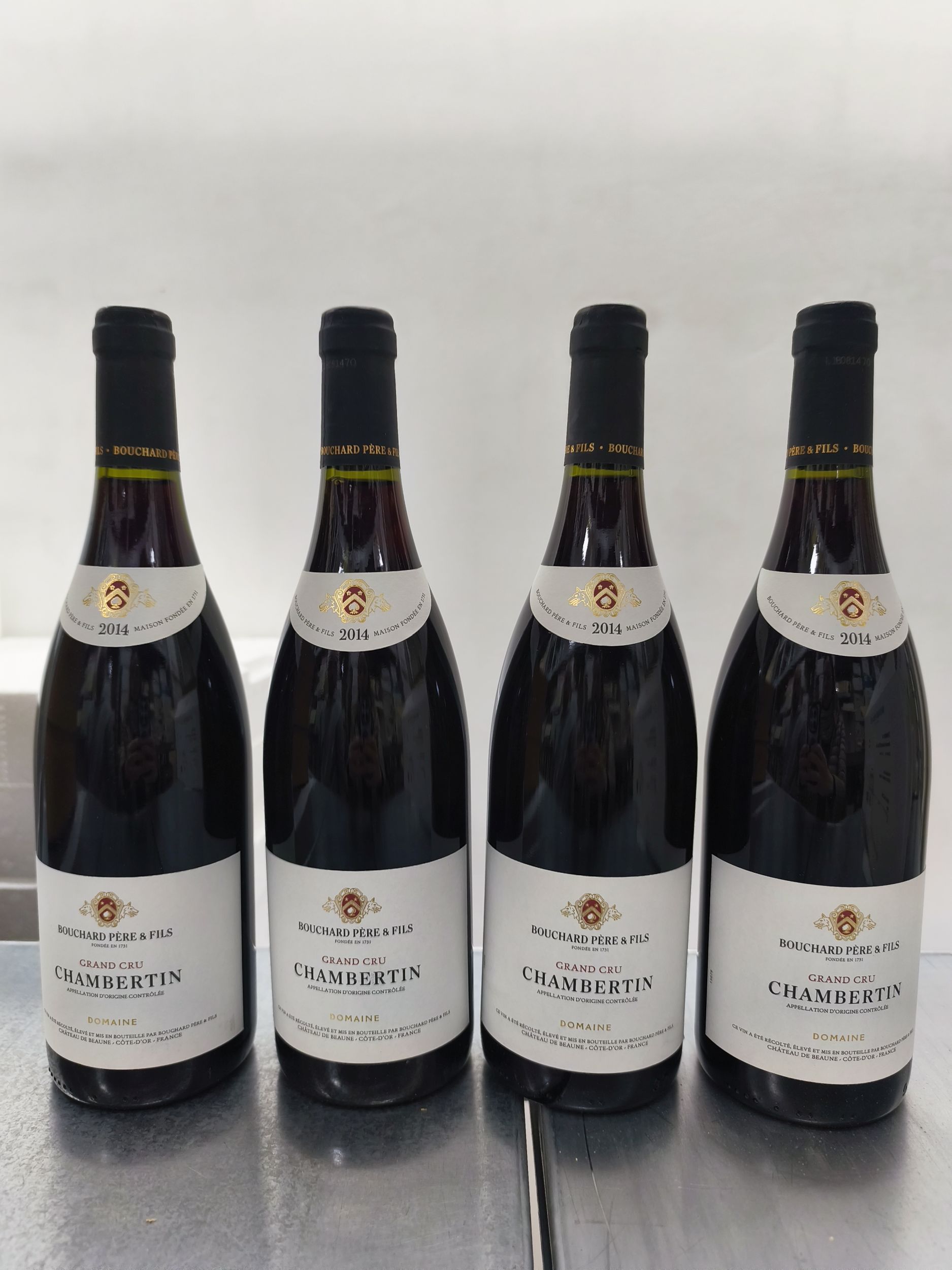 4 bouteilles BOURGOGNE:  | H&ocirc;tel Des Ventes de Monte-Carlo
