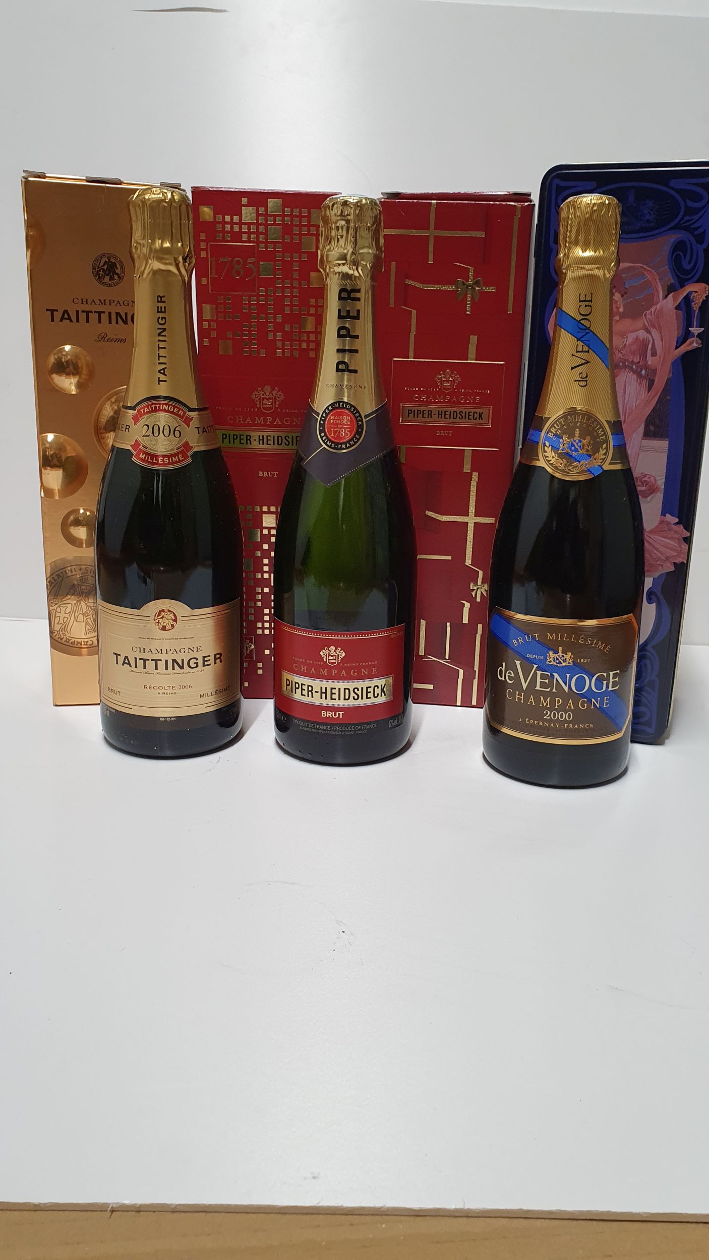 4 bouteilles CHAMPAGNE