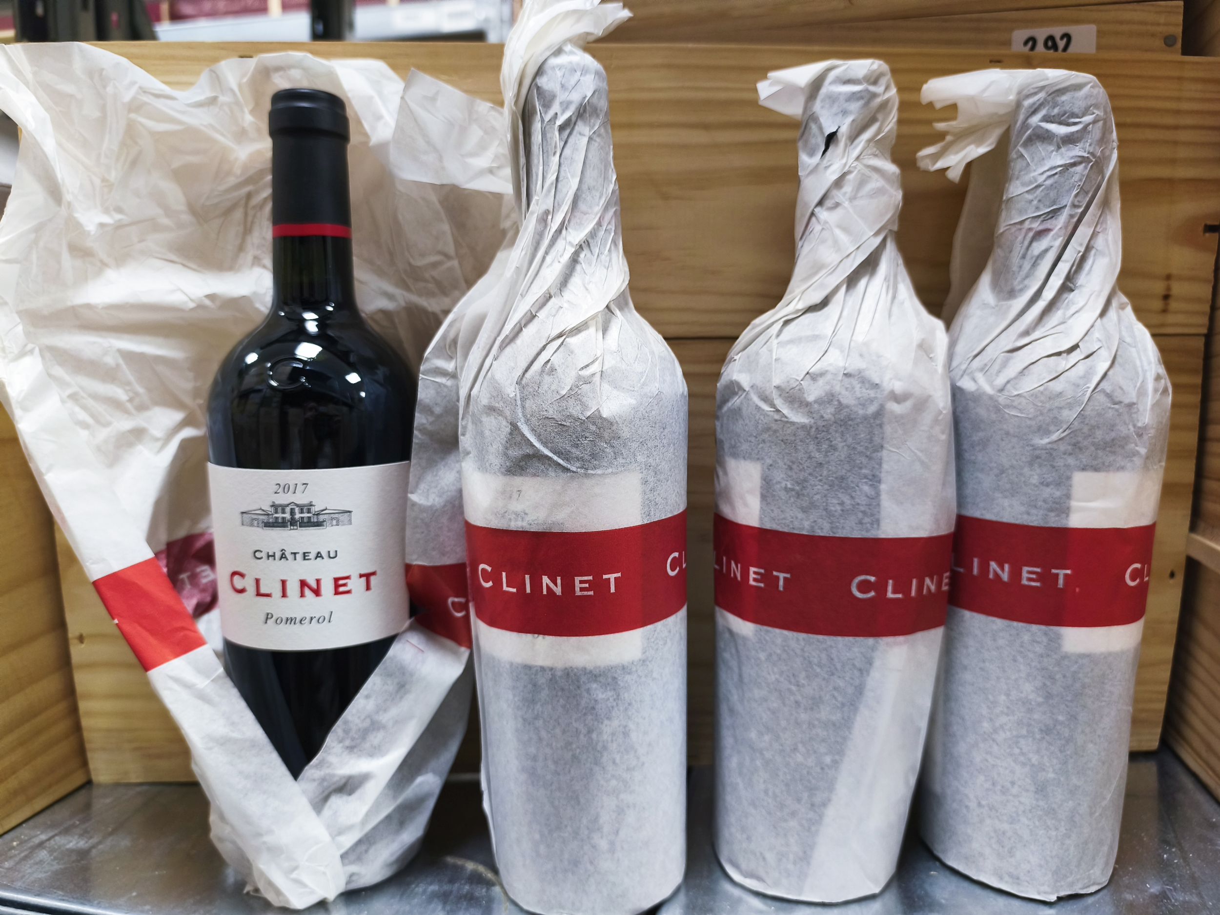 1  bouteille  PETRUS,:  | H&ocirc;tel Des Ventes de Monte-Carlo